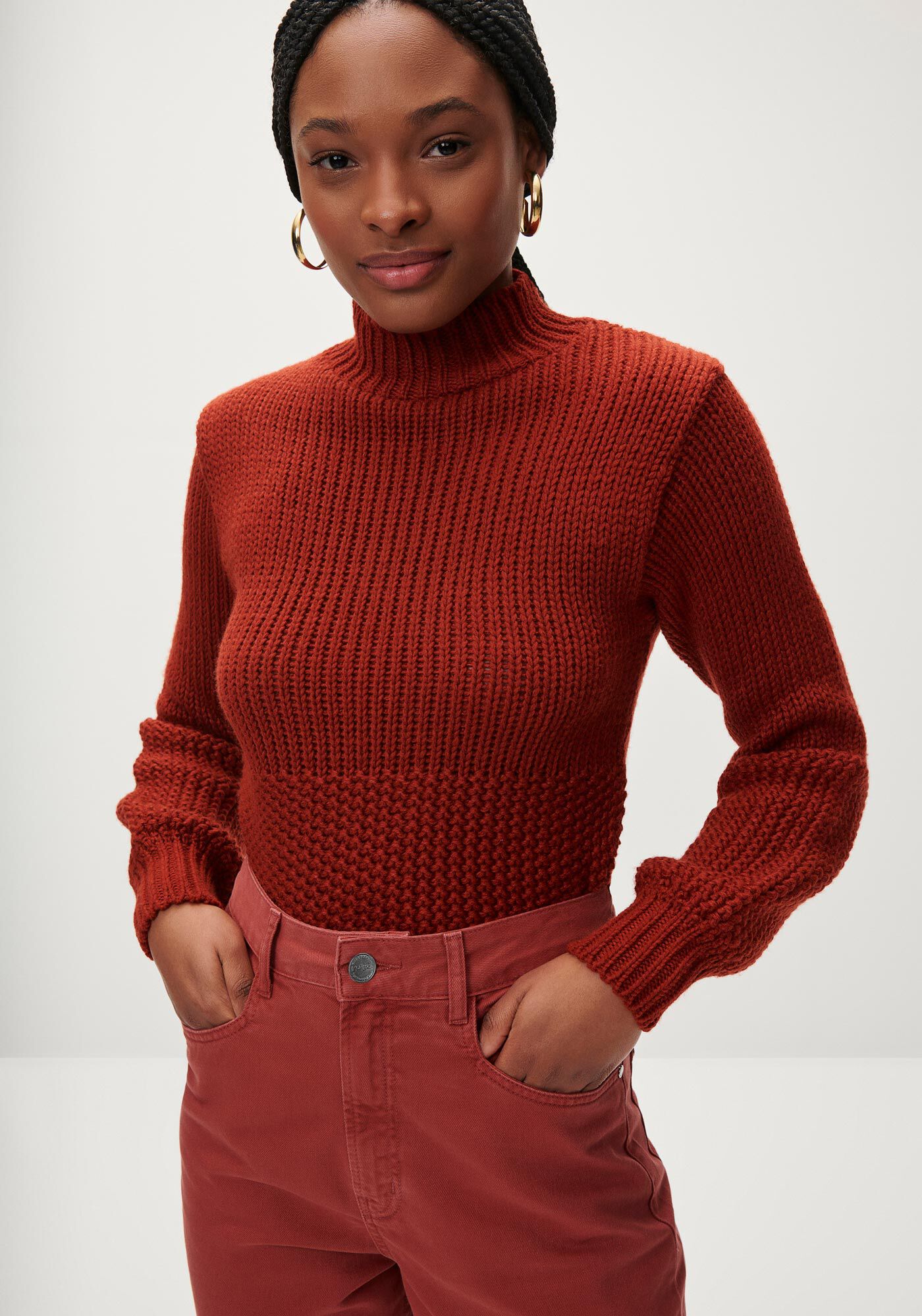 Blus&atilde;o Gola Alta em Tric&ocirc; com Detalhe Mangas, MARROM MUSTANG, large.