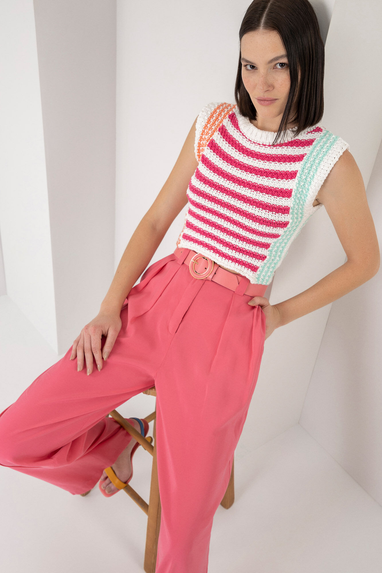 Cal&ccedil;a Reta Cintura Alta com Pregas, , large.