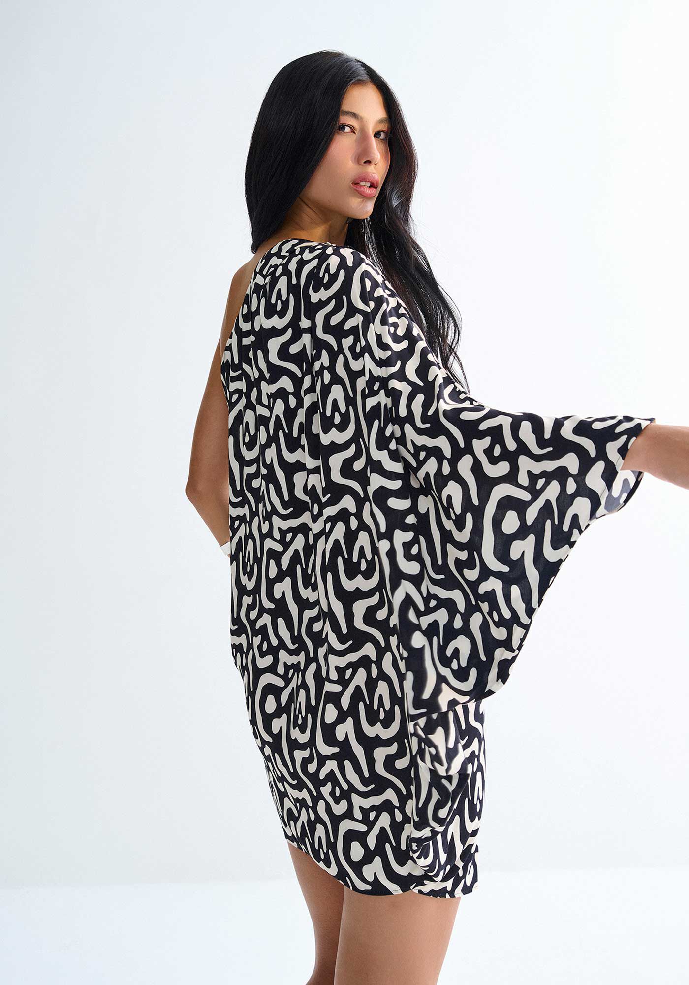 Vestido Curto Amplo Um Ombro S&oacute; Animal Print, VILLAGE PRETO, large.