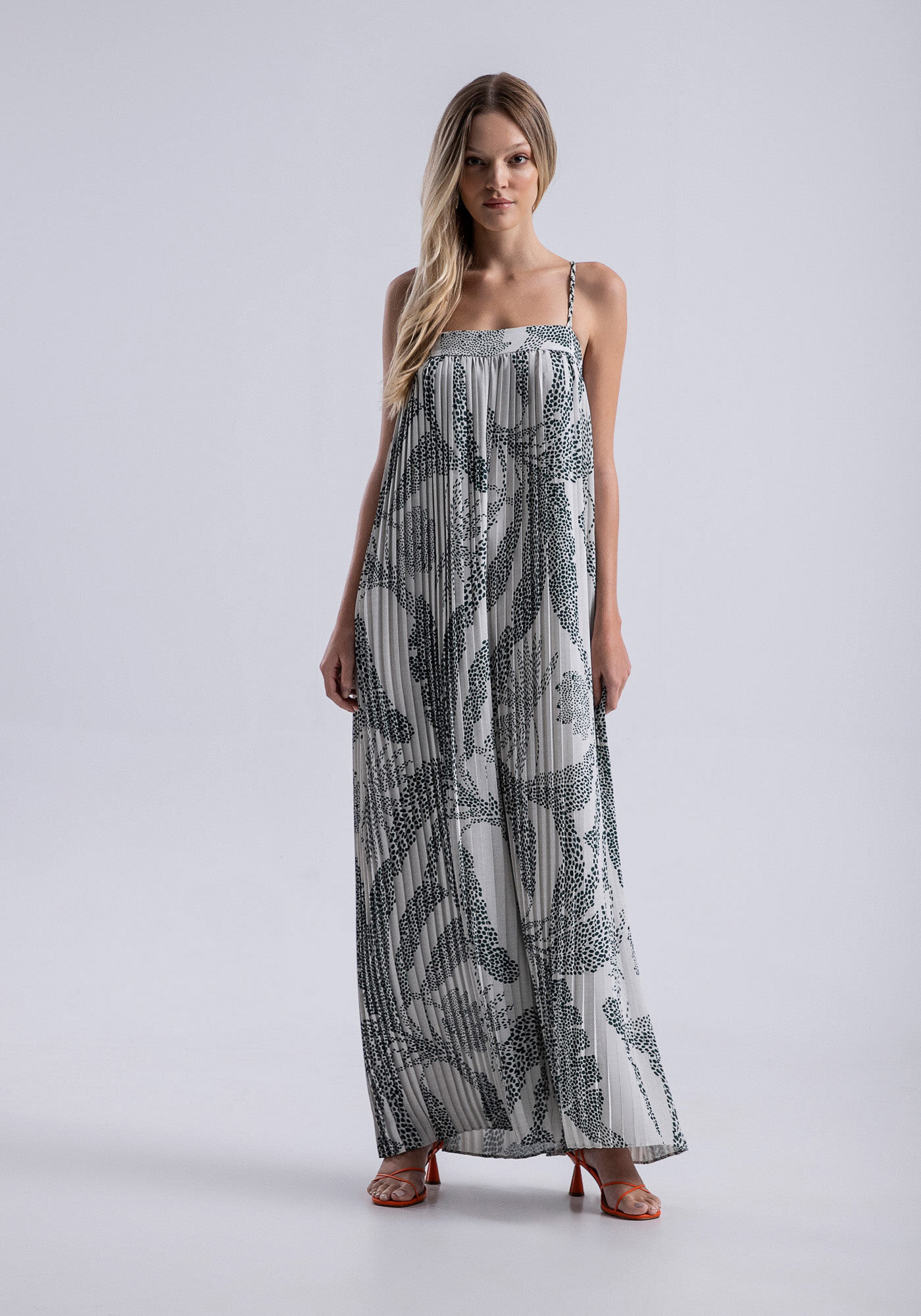 Macac&atilde;o Longo com Al&ccedil;as em Tecido Poly Plissado, , large.