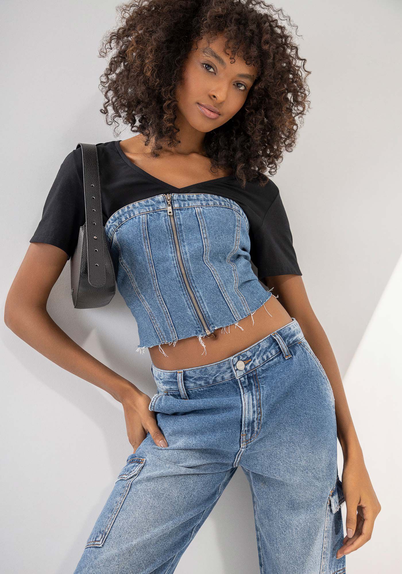 Blusa Manga Curta em Viscose com Decote V B&aacute;sica, , large.