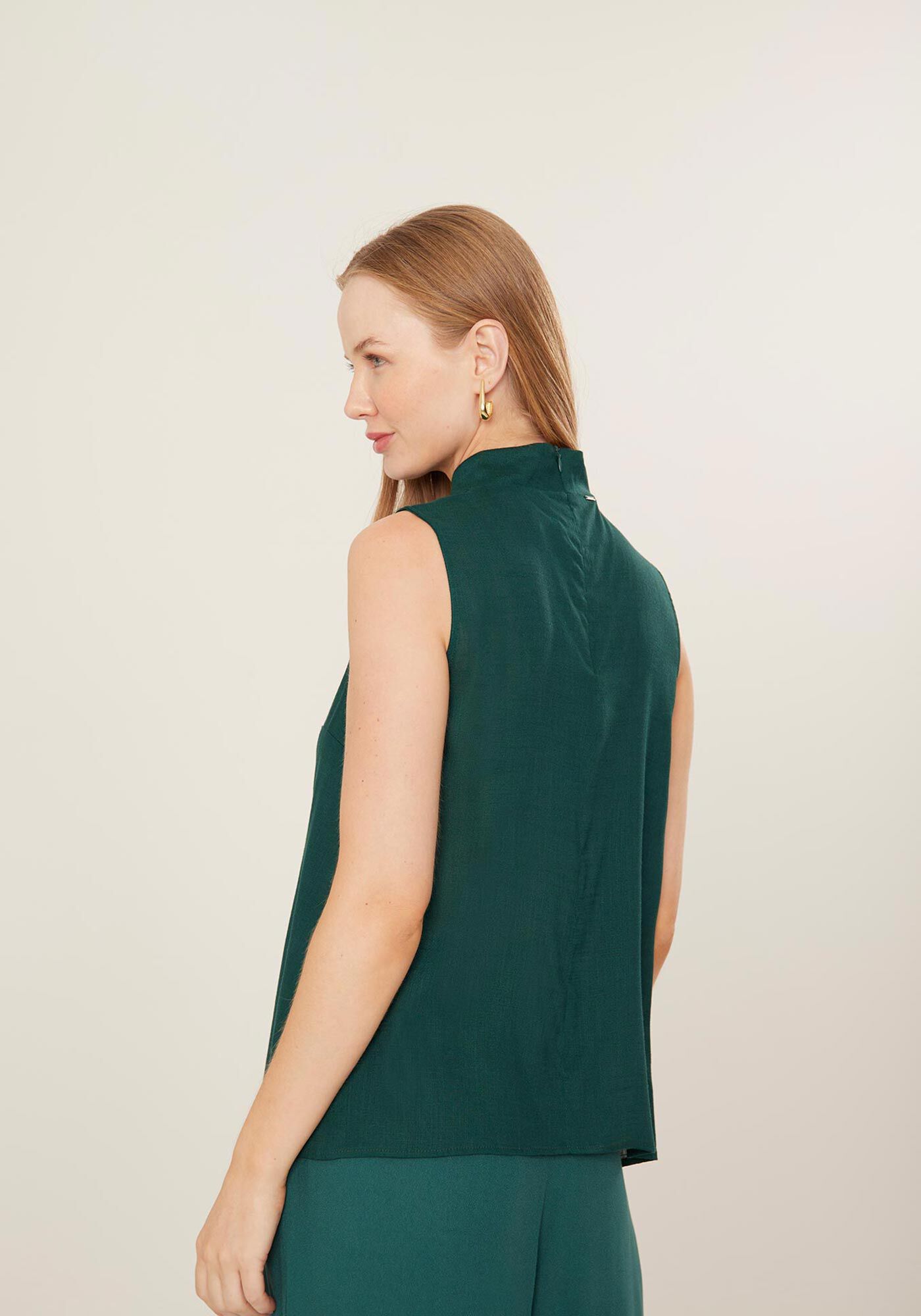 Blusa Sem Mangas Em Viscose Com Gola Alta E Abertura Frontal, , large.