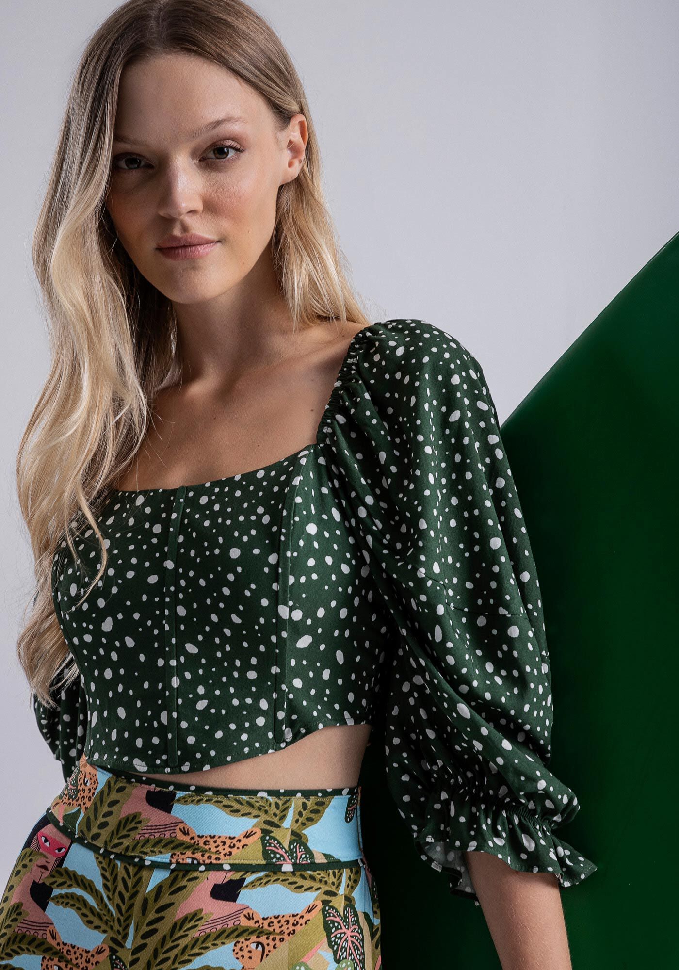 Blusa Cropped Manga Bufante em Crepe Corset, , large.