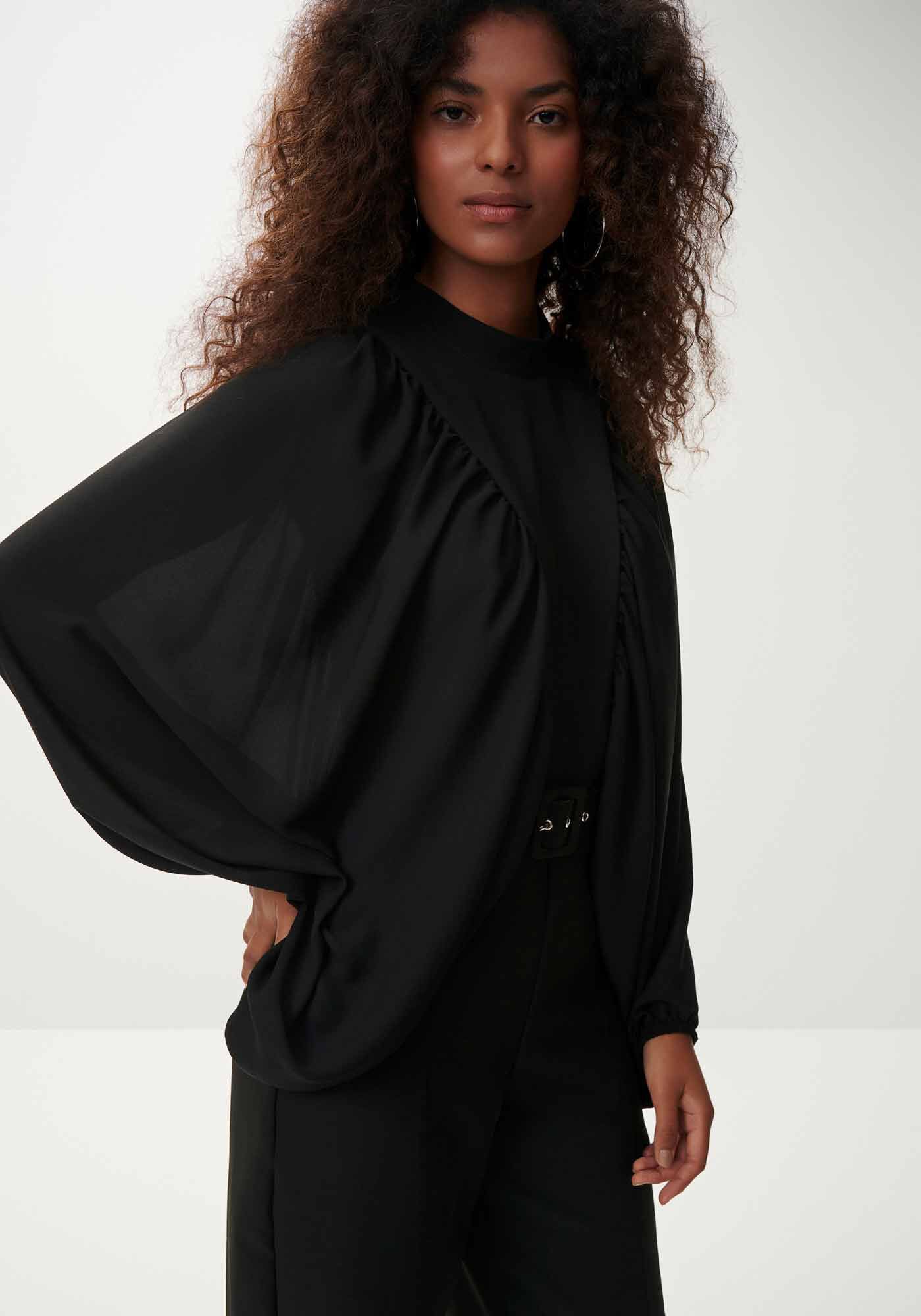 Macac&atilde;o Longo em Crepe com M&aacute;xi Mangas e Cinto, , large.