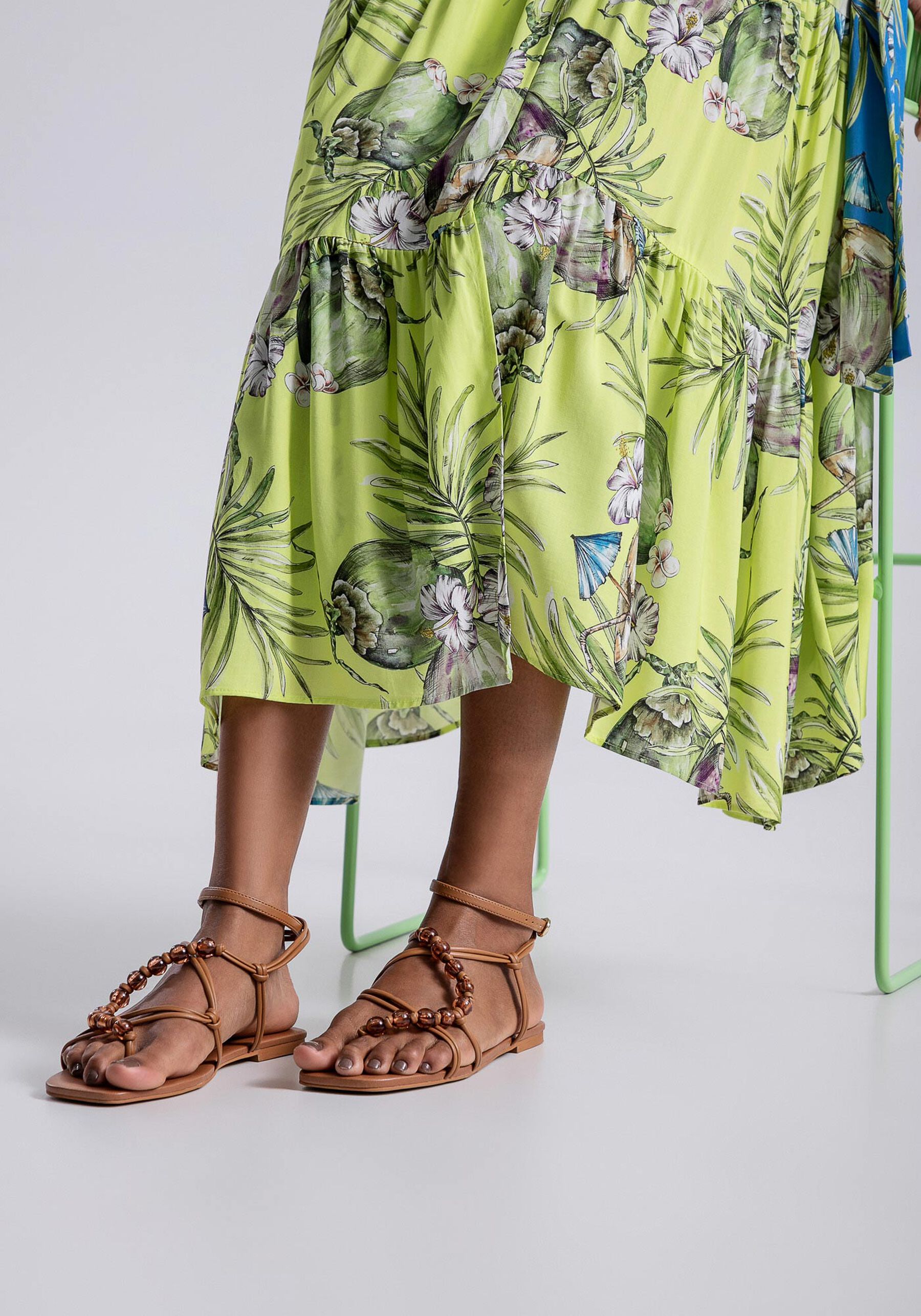 Rasteira Sandália Bico Quadrado com Detalhe, CAMELO. Rasteira Sandália Bico Quadrado com Detalhe, CAMELO, large.