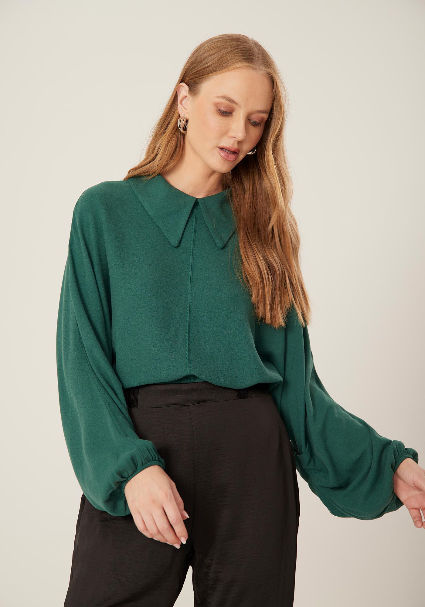 Blusa Em Crepe De Viscose Com Mangas Amplas E Gola Camisa, , large.