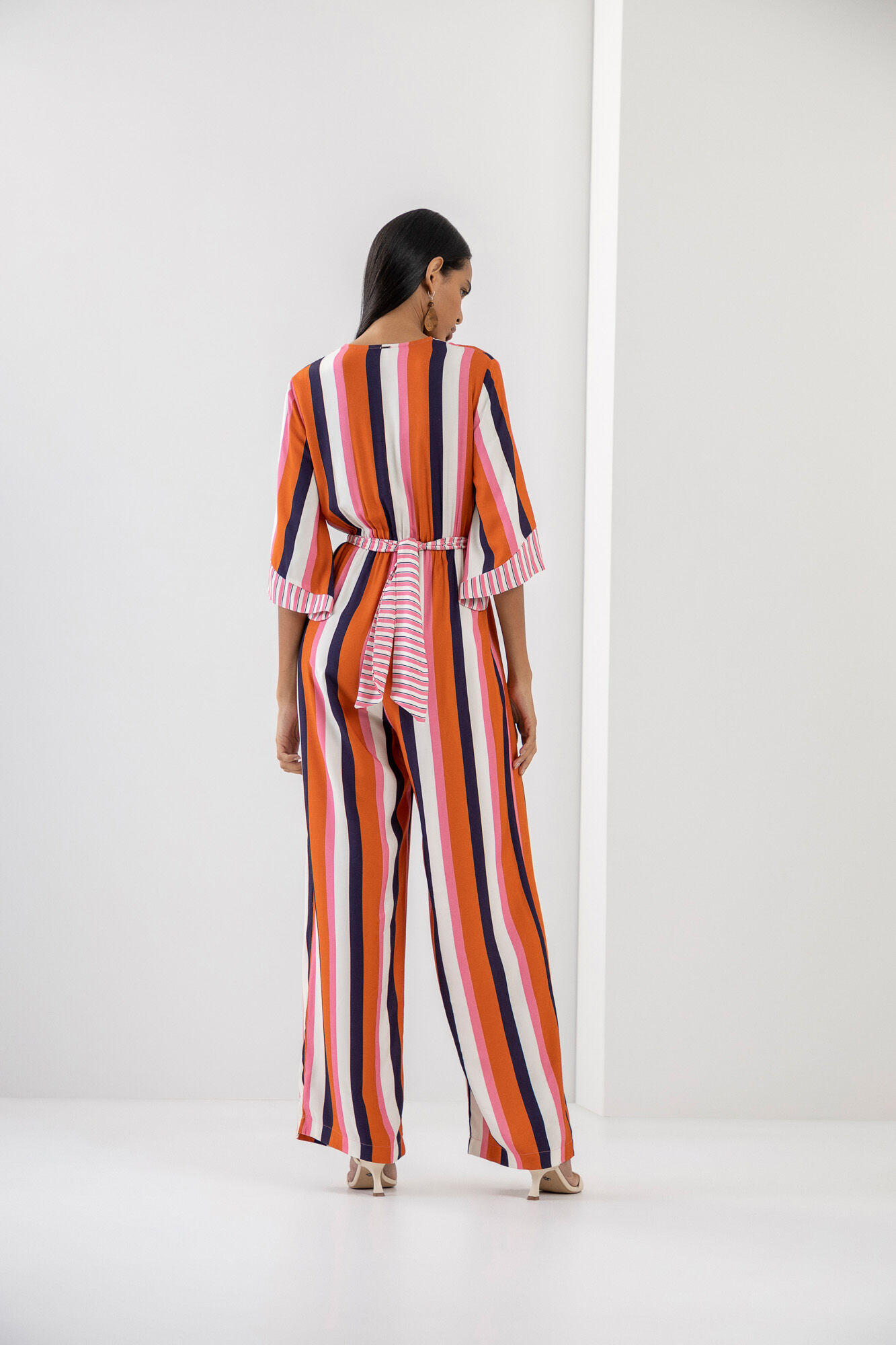 Macac&atilde;o Longo em Viscose com Decote Profundo, MOEMA, large.