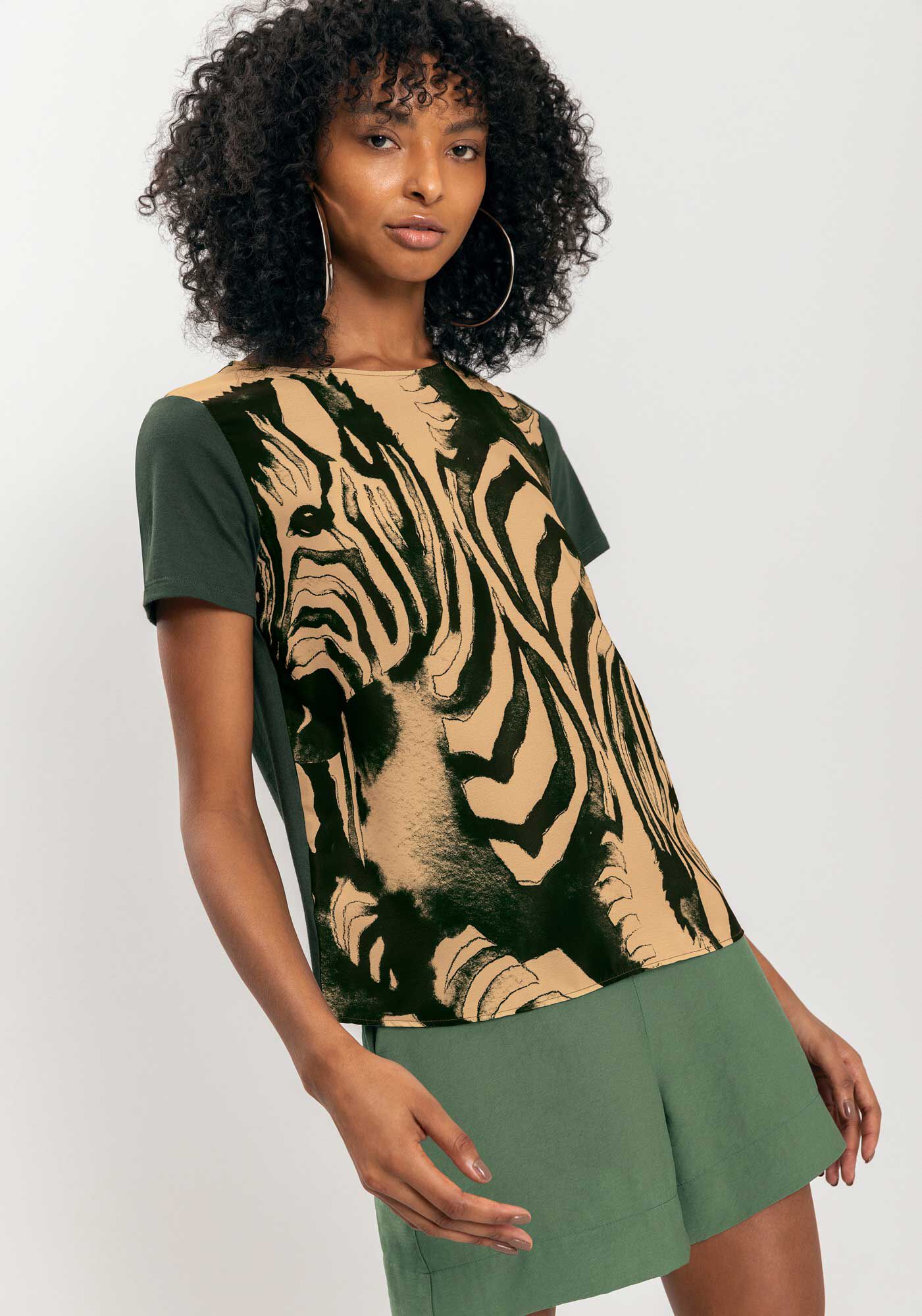 Blusa T-shirt De Mangas Curtas Com Frente Estampada, , large.