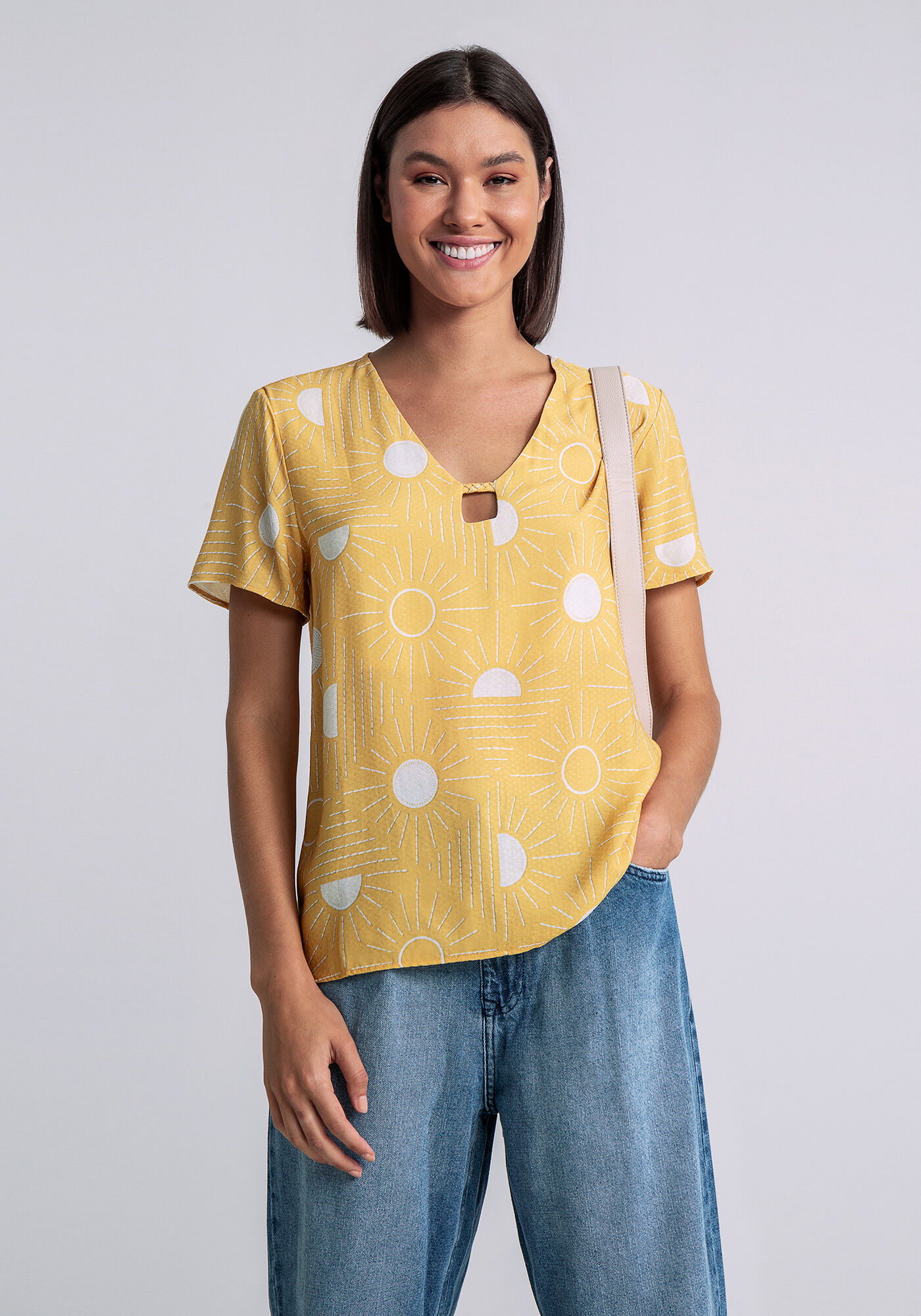 Blusa Decote V Detalhe Tran&ccedil;a Estampa, , large.