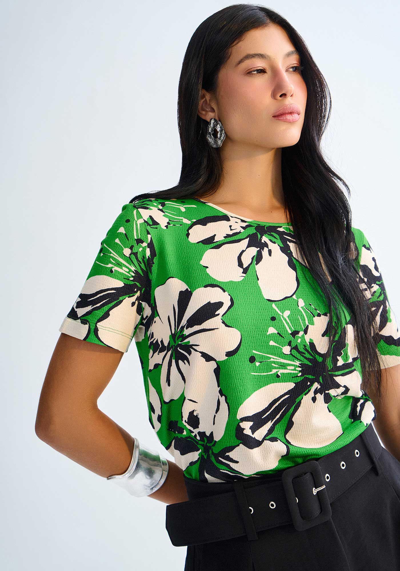 Blusa Manga Curta em Malha com Estampa M&aacute;xi Flores, , large.