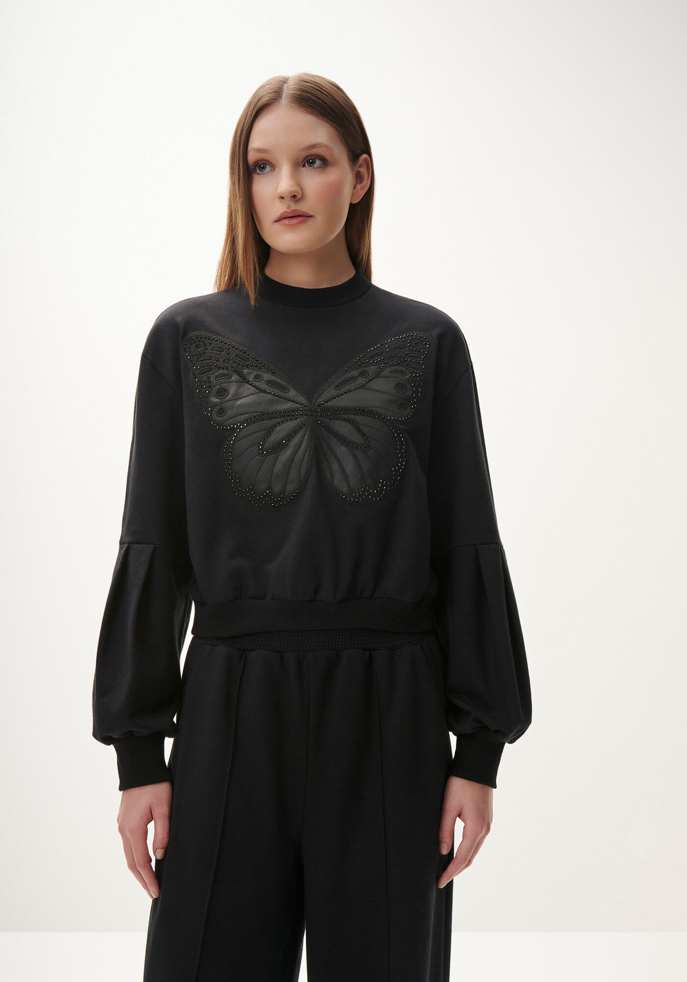 Blus&atilde;o Cropped Manga Bufante com Bordado Borboleta, , large.