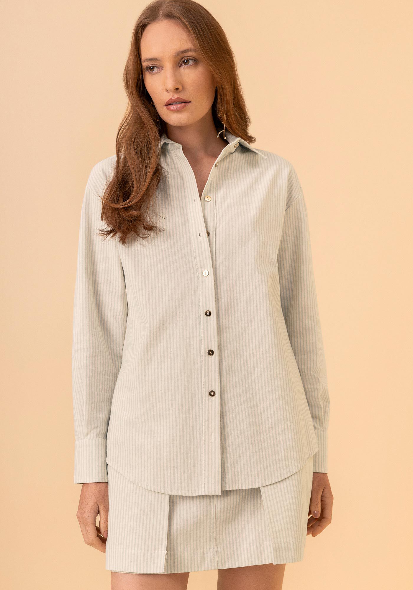 Camisa Alongada Listrada Com Mangas Longas Em Algod&atilde;o, VERDE SPA, large.