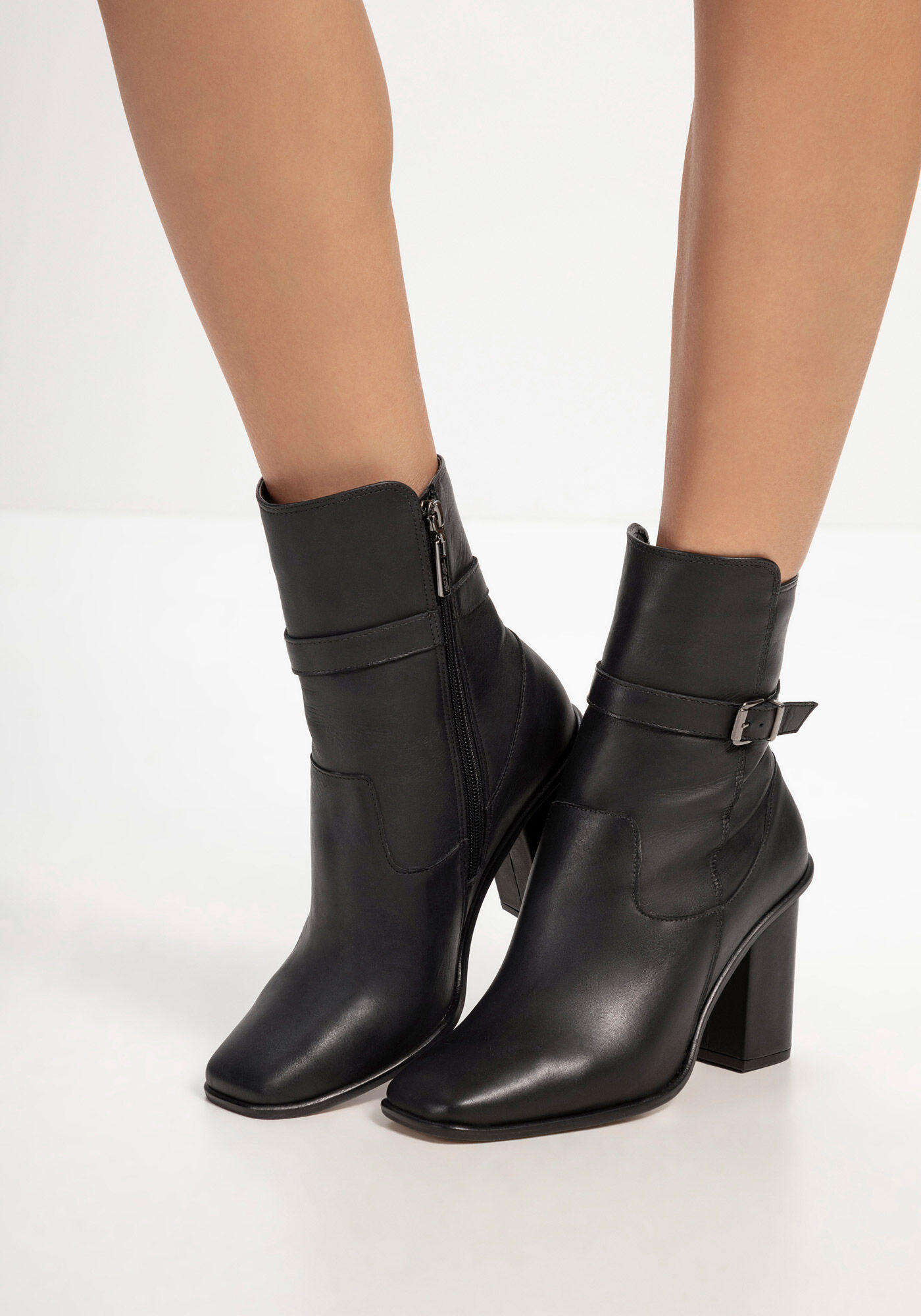 Bota Salto Bloco em Couro com Fivela, , large.