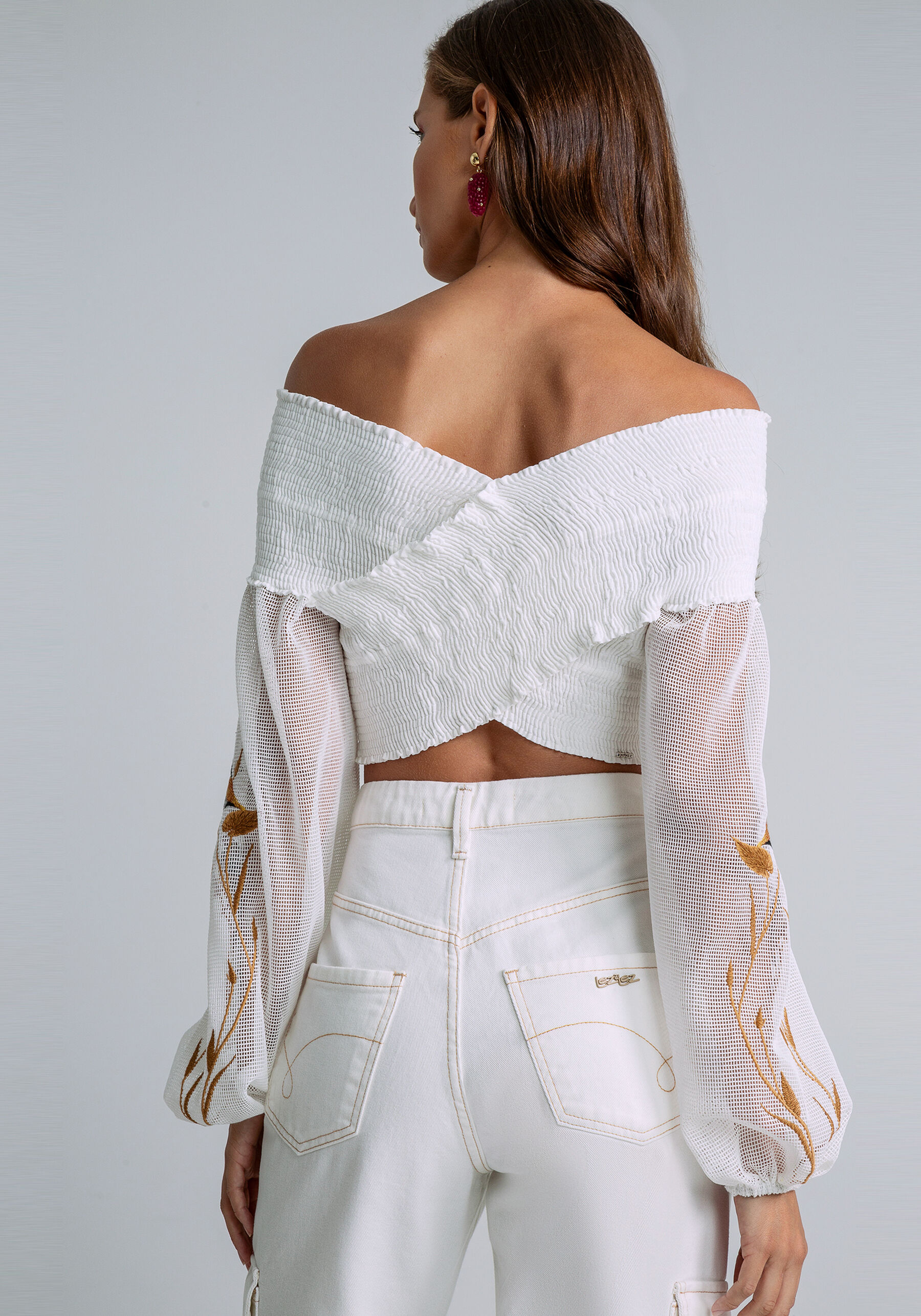 Blusa Cropped Manga Bufante Bordado, BRANCO OFF WHITE. Blusa Cropped Manga Bufante Bordado, BRANCO OFF WHITE, large.