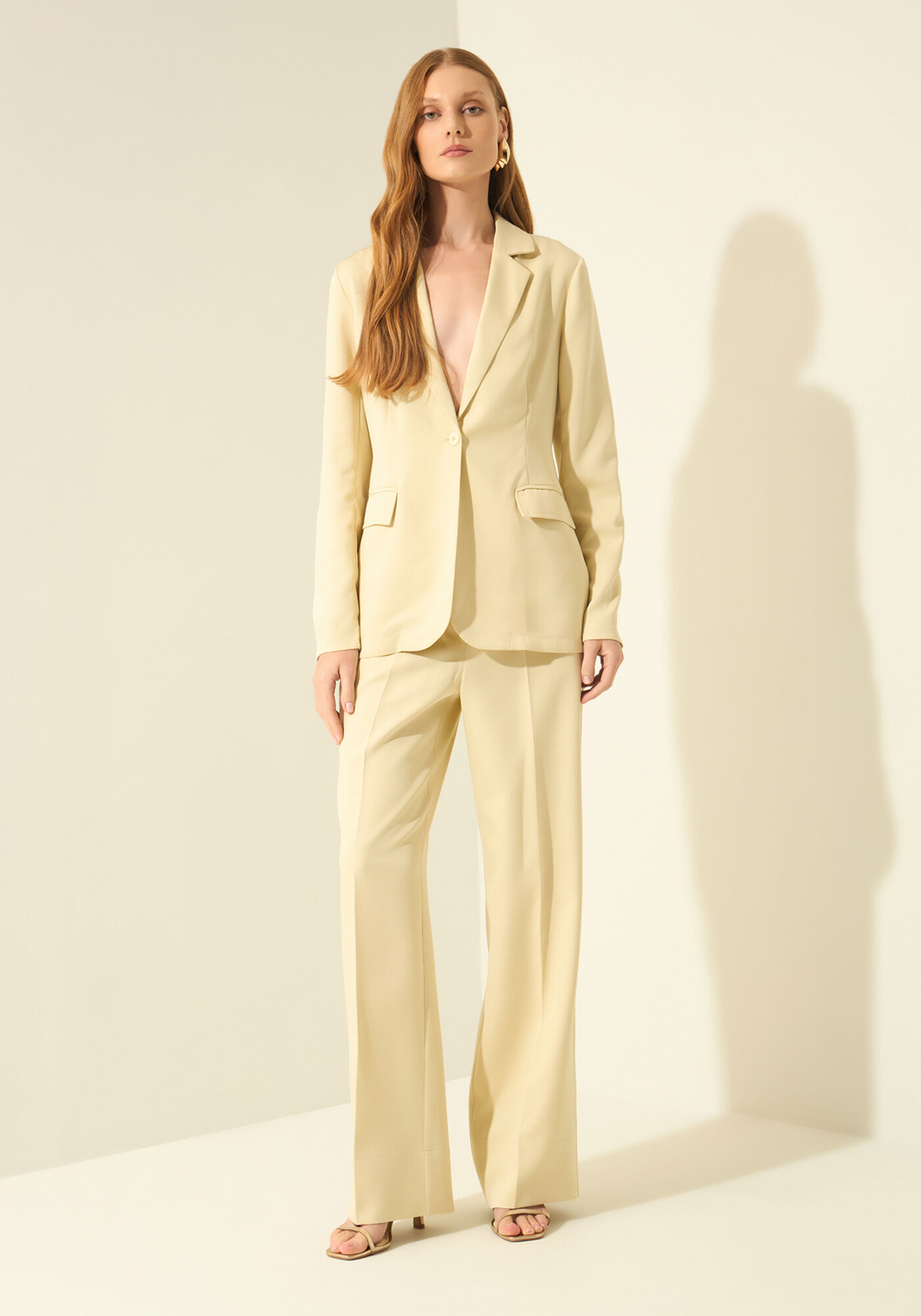 Blazer Feminino Alongado Com Bot&atilde;o E Lapelas, BEGE FAIRWAY, large.