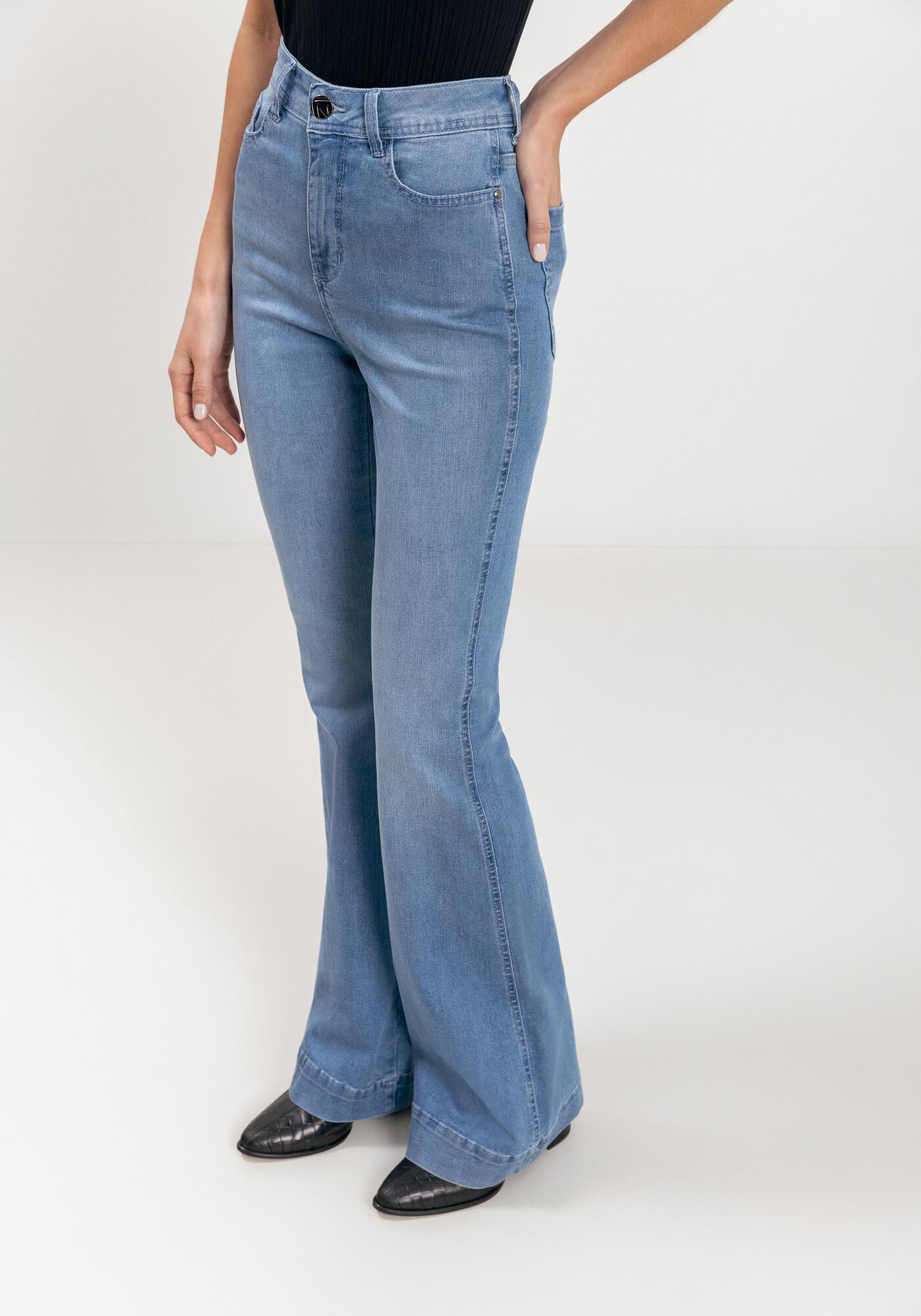 Cal&ccedil;a Flare Jeans Perfect Com Cintura Alta E Bolsos, , large.