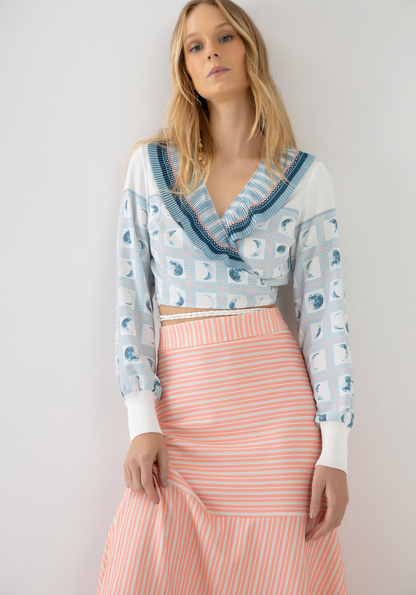 Blusa Manga Longa Transpassada com Recorte Plissado, LUNAR, large.