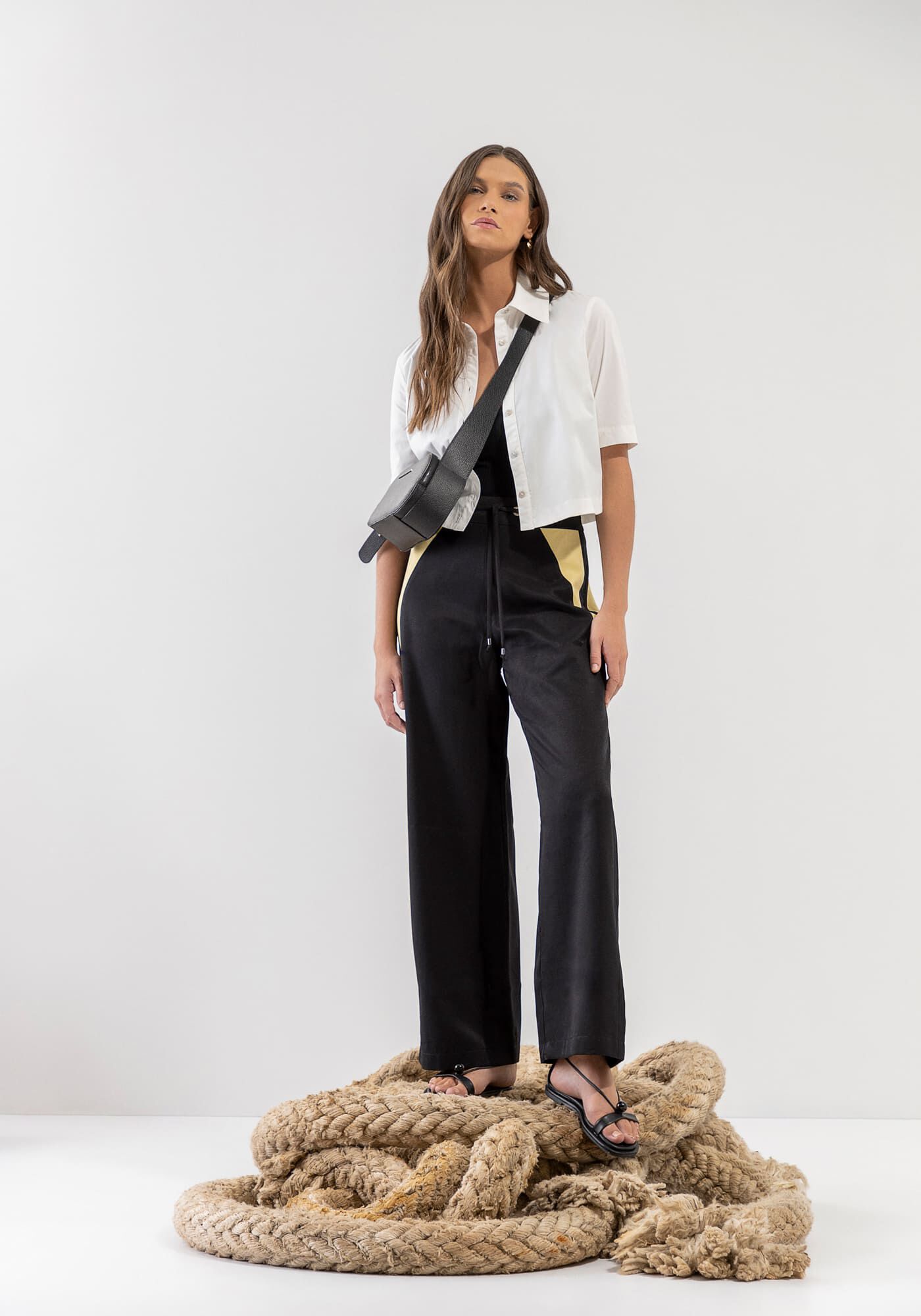 Cal&ccedil;a Reta Cintura Alta com Recorte Geom&eacute;trico, , large.