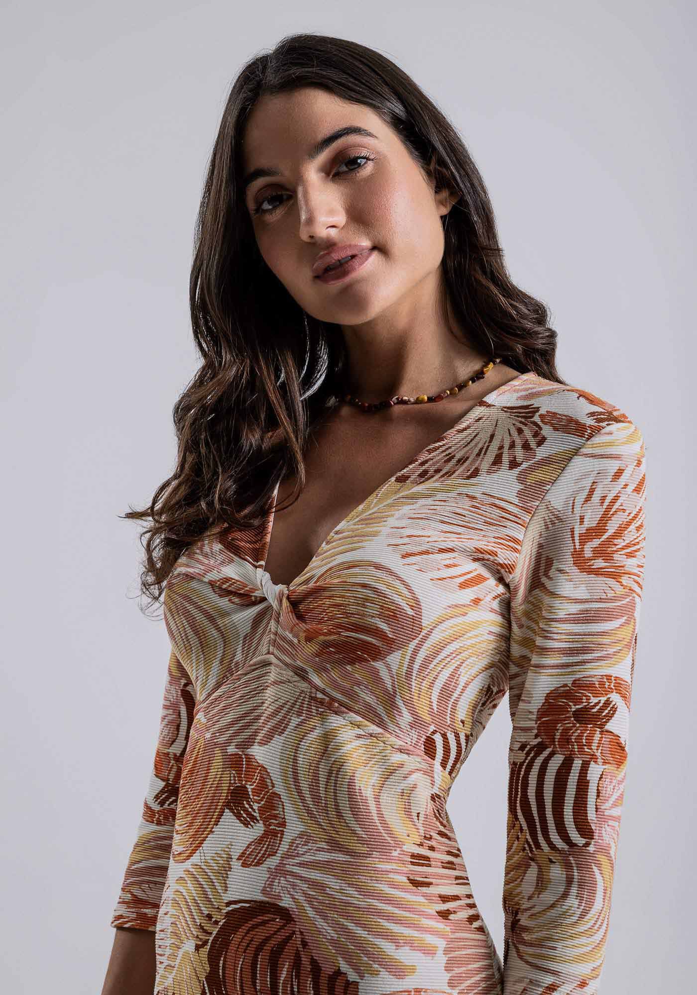 Vestido Midi em Malha com Tor&ccedil;&atilde;o Decote, PE NA AREIA, large.