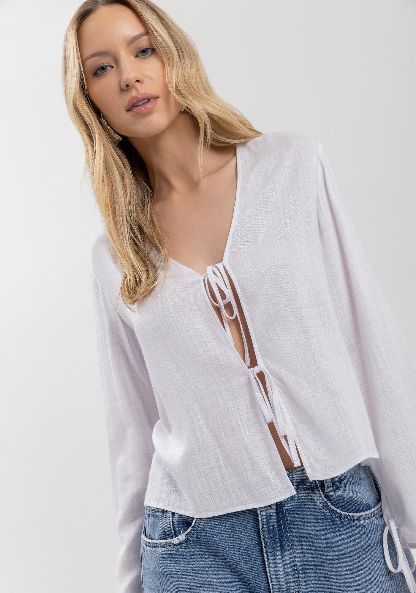 Blusa De Mangas Longas Em Viscose Com Amarra&ccedil;&otilde;es Frontais, , large.