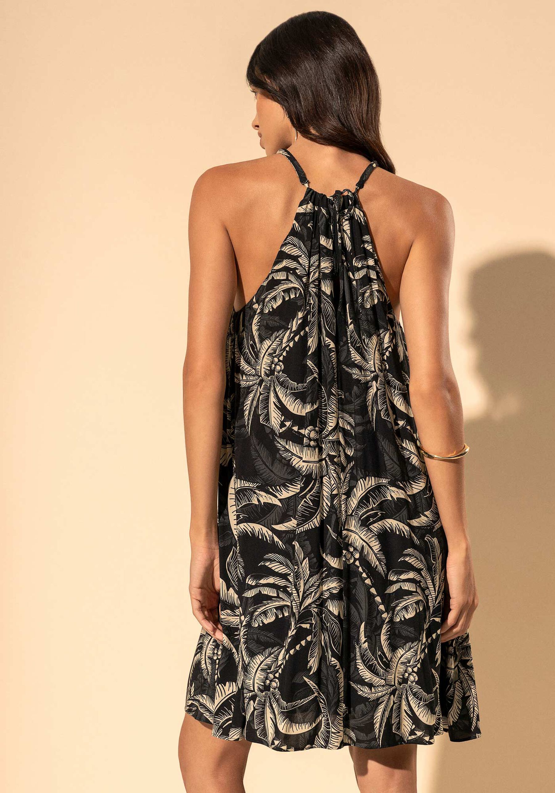 Vestido Curto Estampado Com Amarração Em Viscose, COQUEIRO PRETO. Vestido Curto Estampado Com Amarração Em Viscose, COQUEIRO PRETO, large.