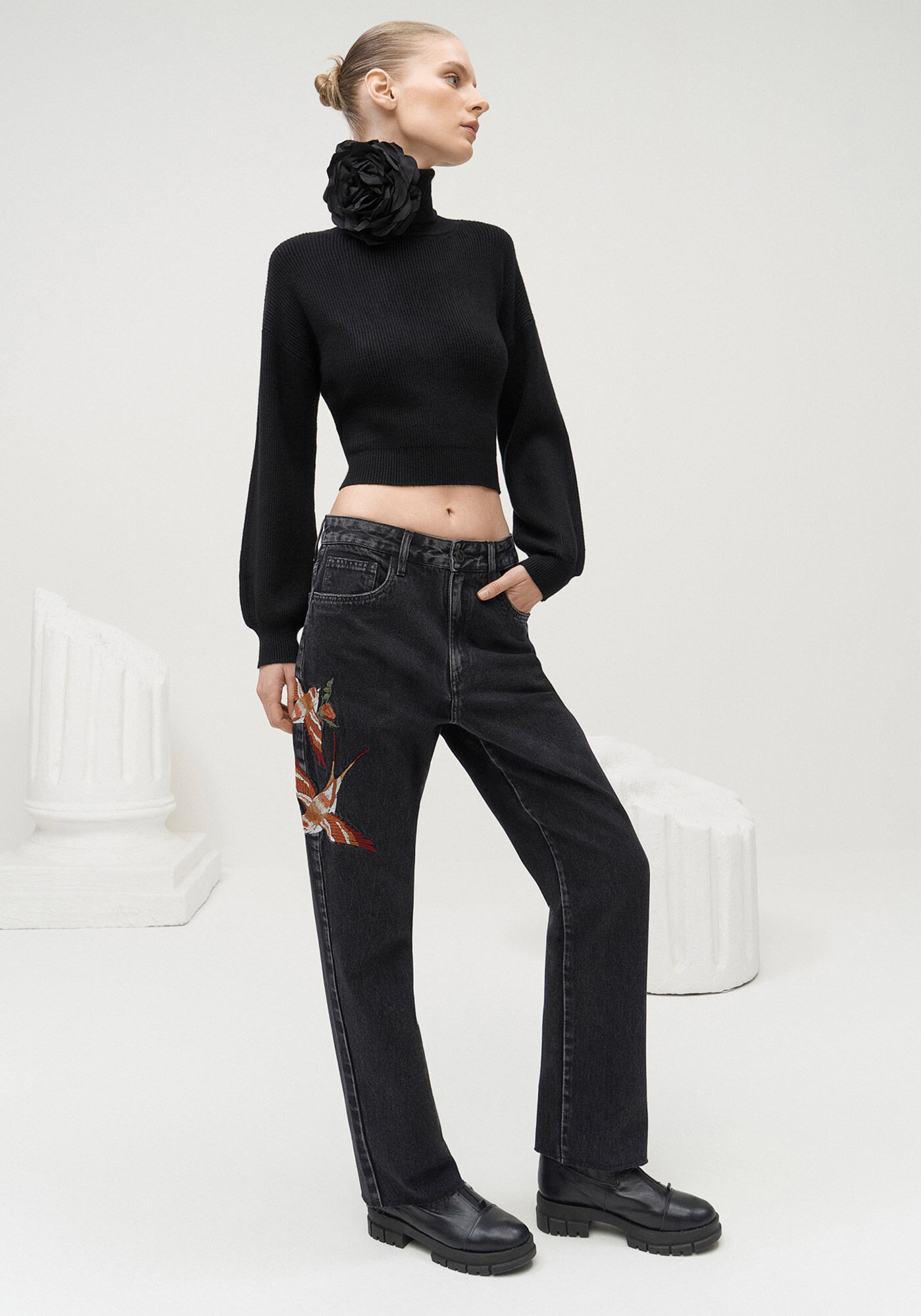 Cal&ccedil;a Jeans Reta Slim com Bordado P&aacute;ssaros, , large.