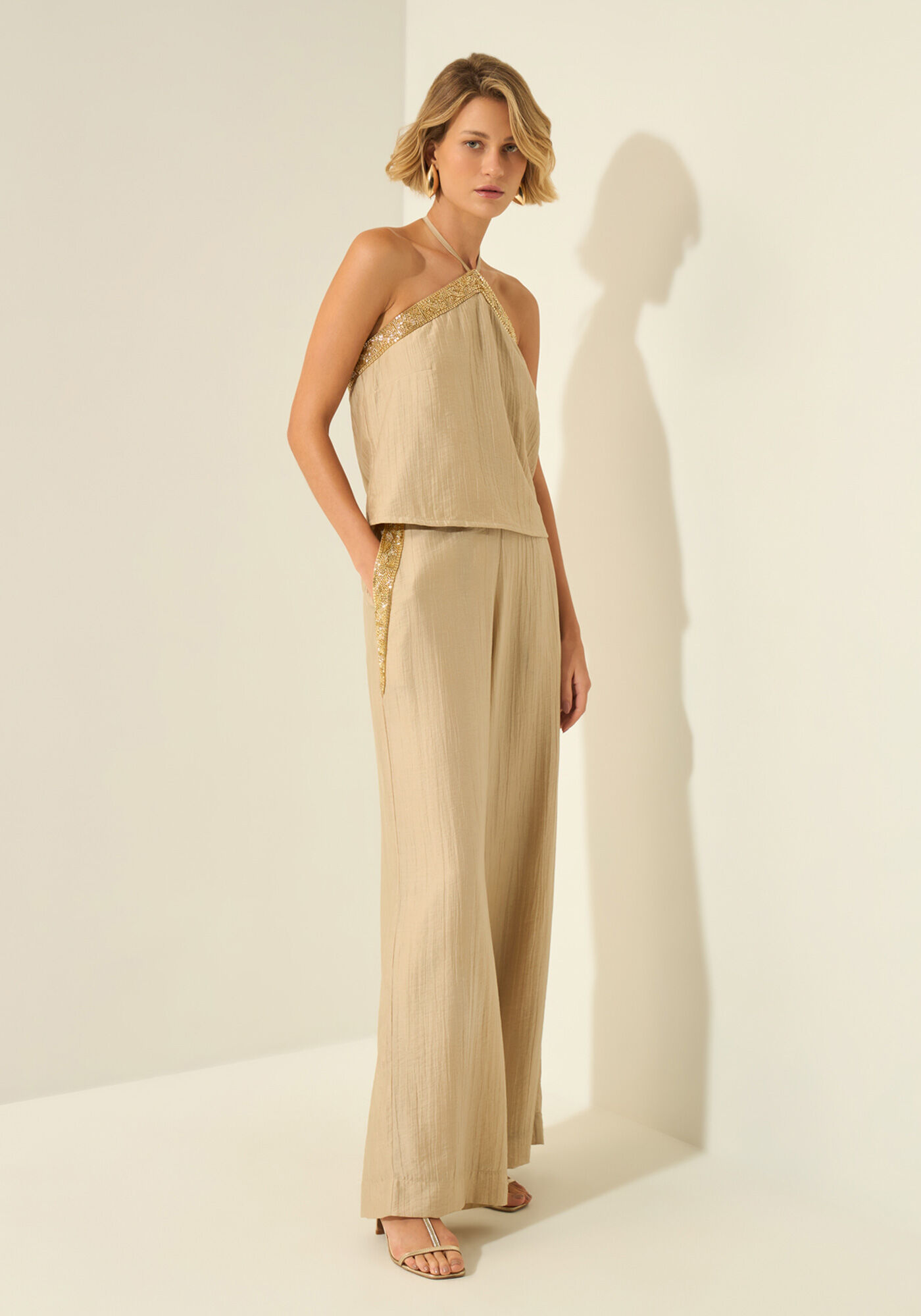 Blusa Frente &Uacute;nica Com Amarra&ccedil;&atilde;o E Aplica&ccedil;&otilde;es, BEGE FAIRWAY, large.