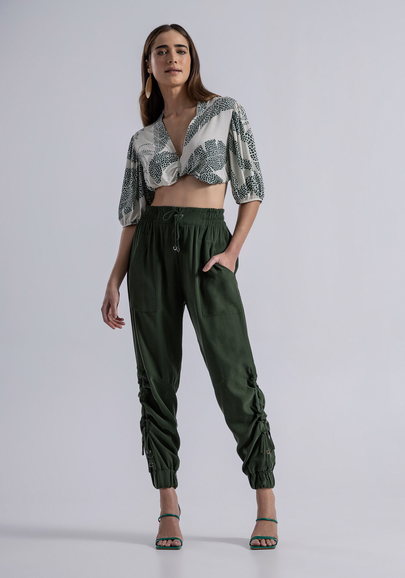 Blusa Cropped em Viscose com Decote V, , large.