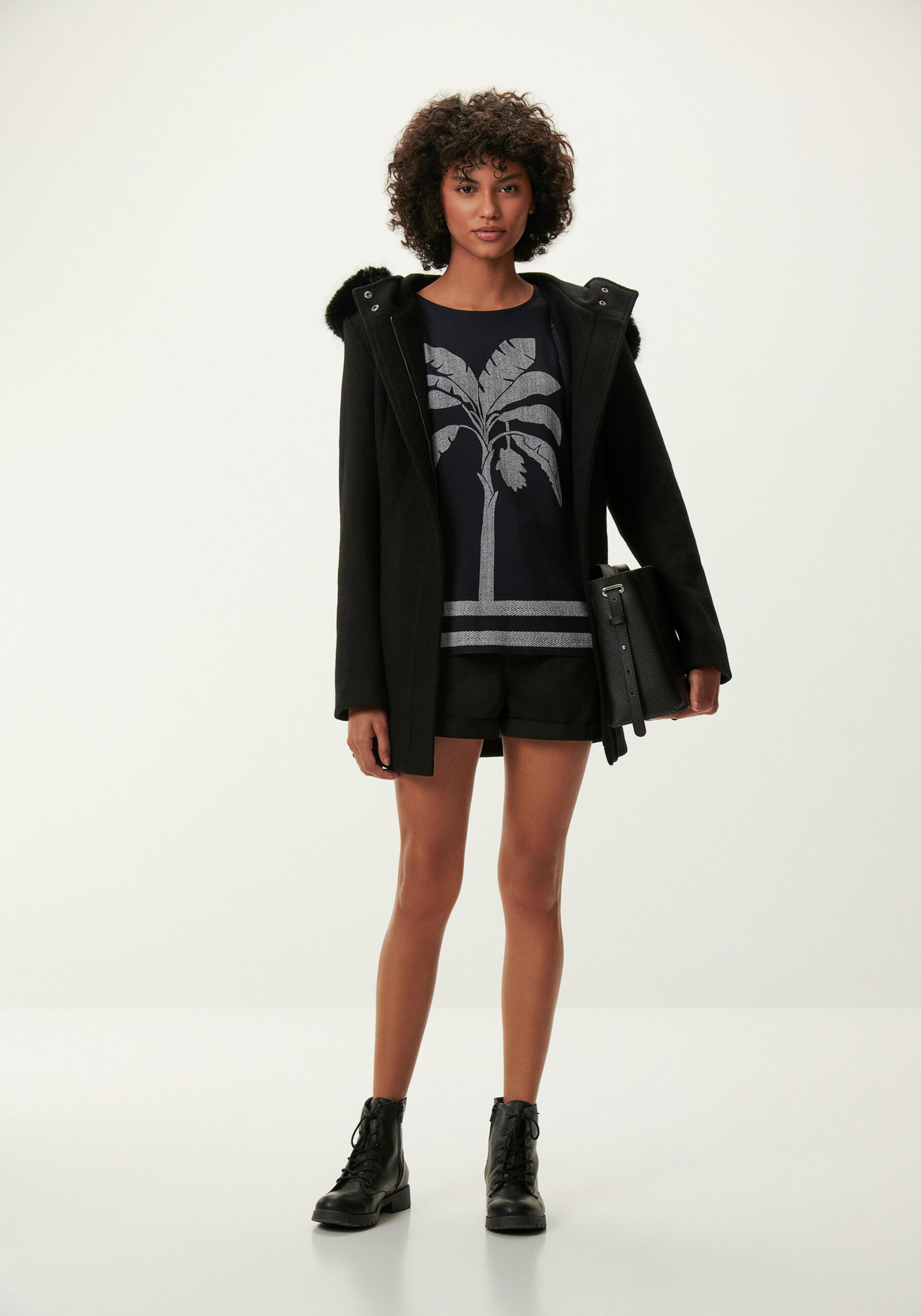 Blusa Manga Curta em Tecido Plano Estampada, . Blusa Manga Curta em Tecido Plano Estampada, , large.