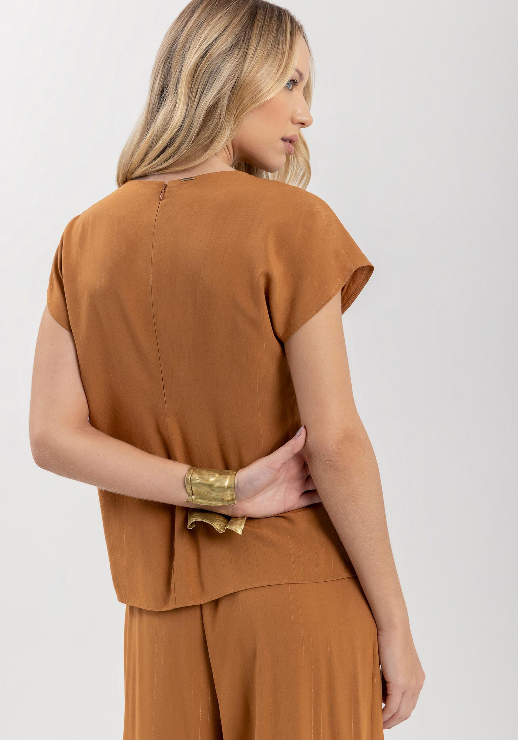 Blusa De Mangas Curtas Em Viscose Com Fios De Lurex, . Blusa De Mangas Curtas Em Viscose Com Fios De Lurex, , large.
