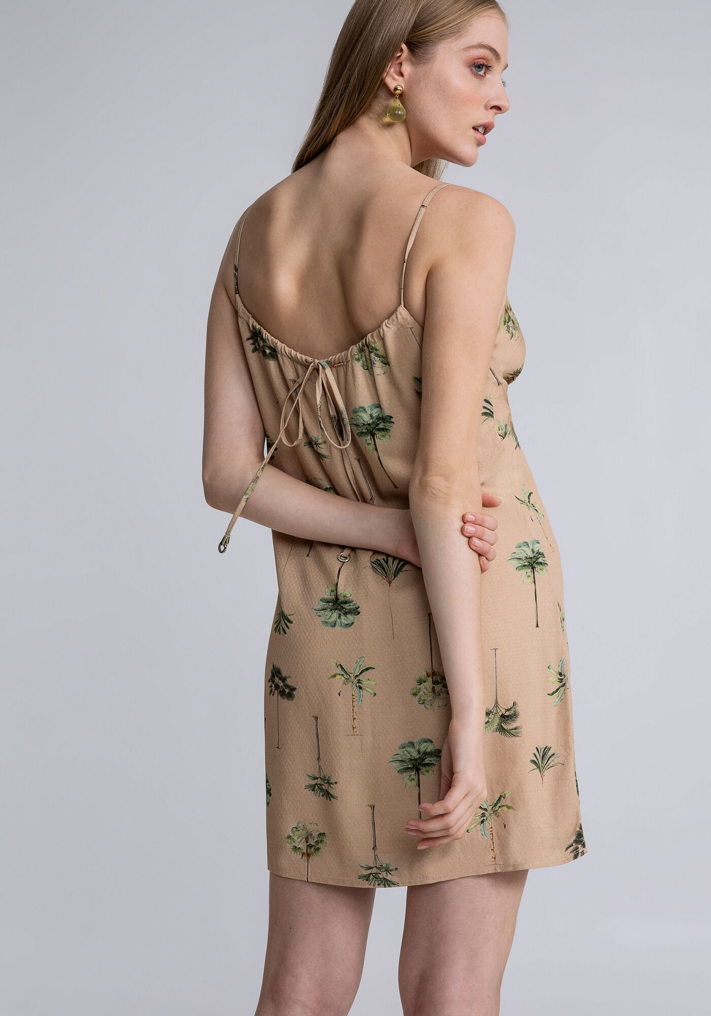 Vestido Curto com Al&ccedil;as Estampa, ARVOREDO, large.