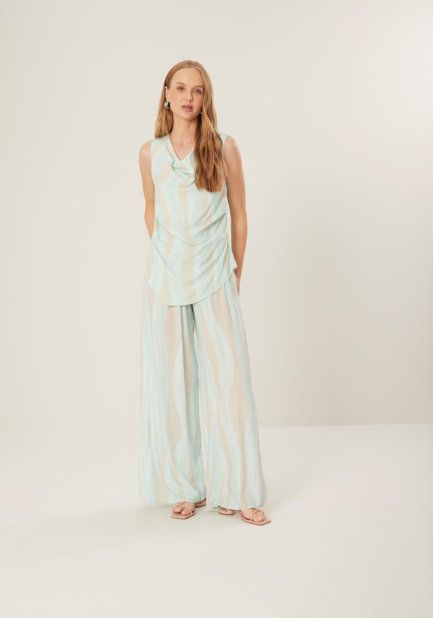 Blusa Alongada em Viscose com Gola Degag&ecirc;, , large.