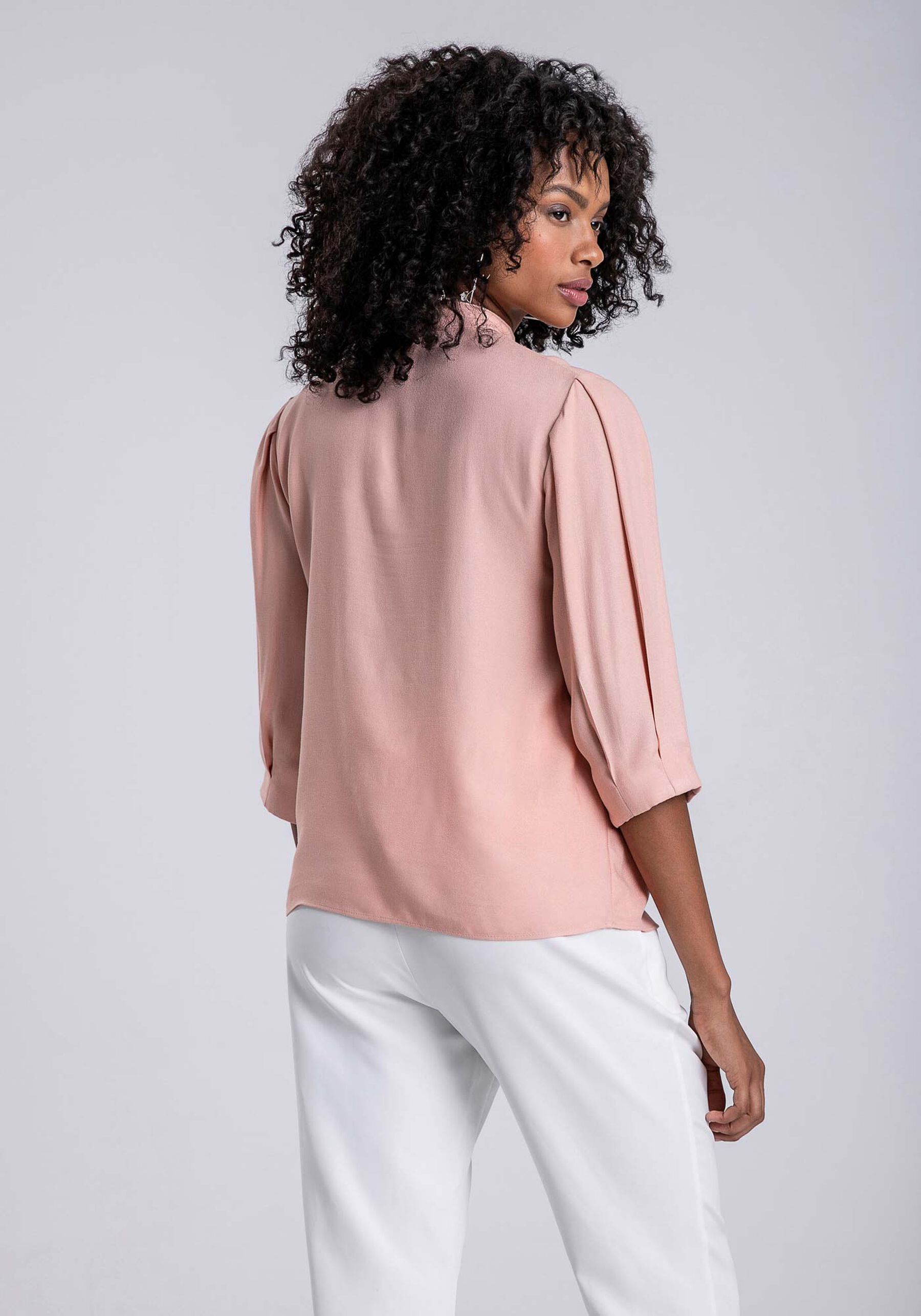 Blusa Gola Alta em Crepe com Botões Máxi, . Blusa Gola Alta em Crepe com Botões Máxi, , large.