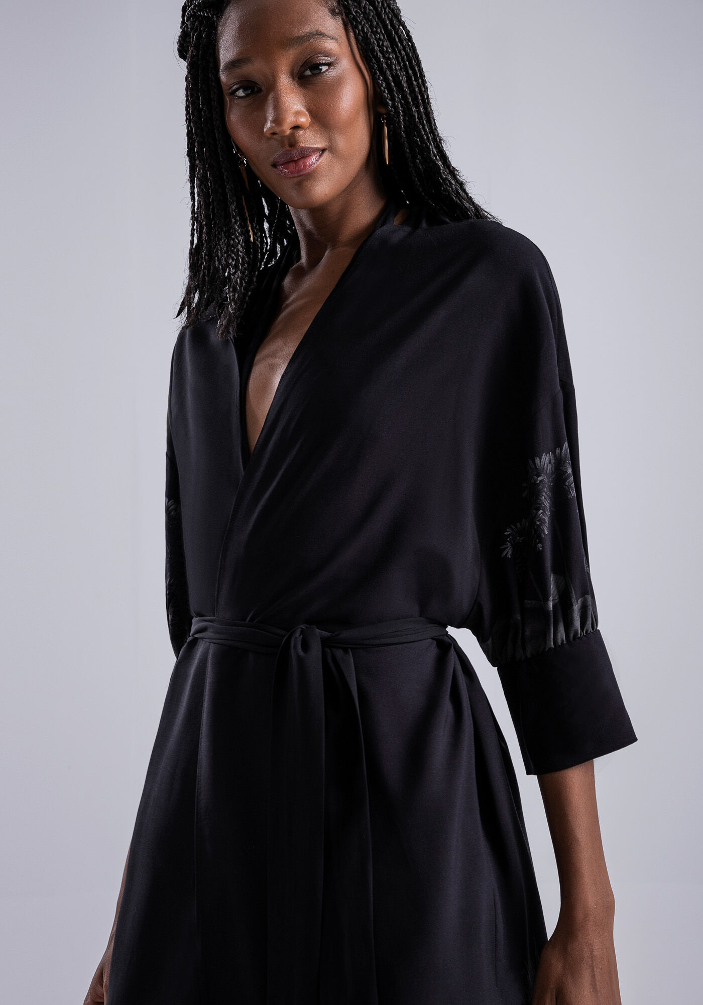 Kimono Alongado Manga 3/4 em Viscose com Cinto, , large.