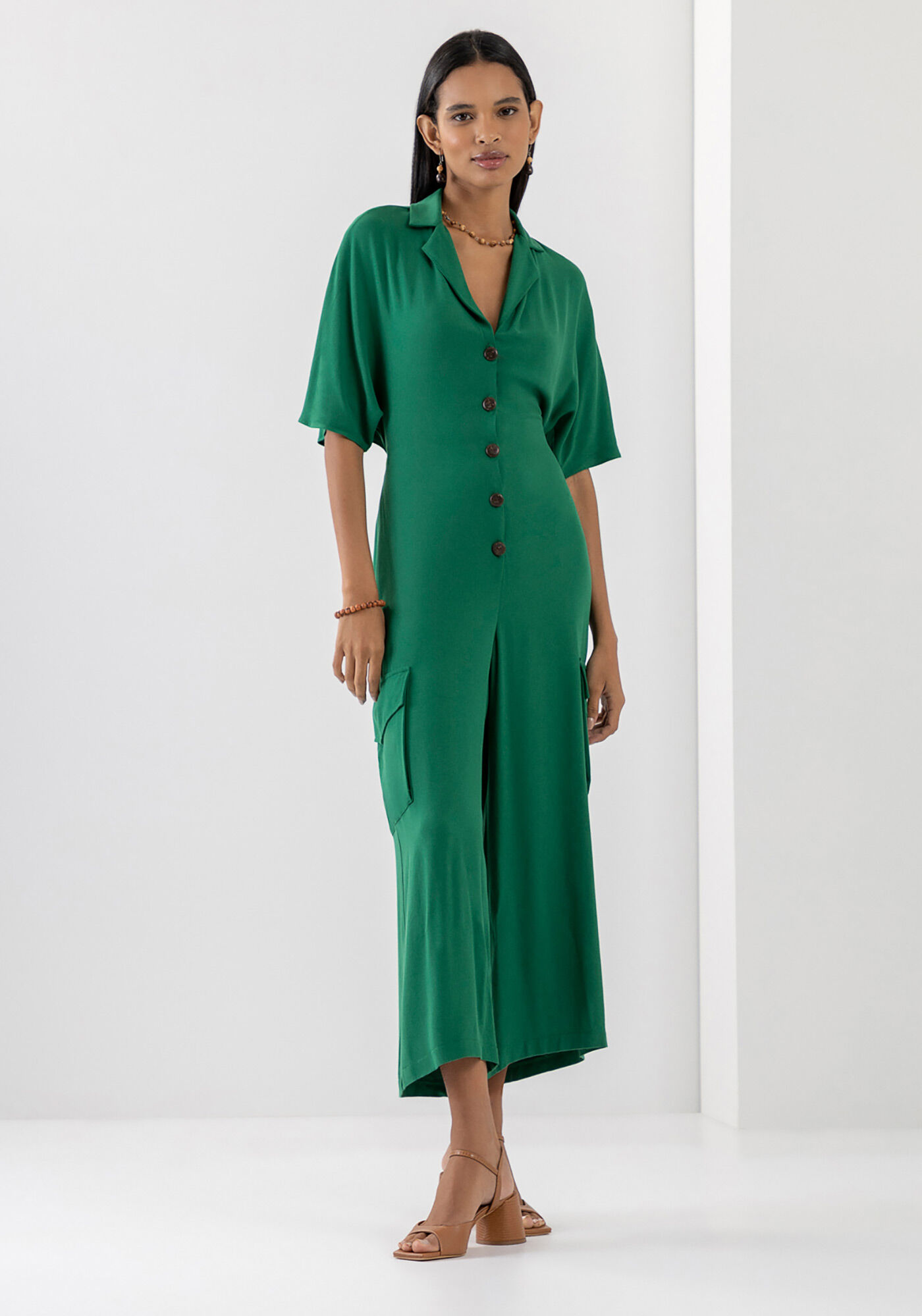 Macac&atilde;o Midi em Crepe com Recorte Costas, , large.