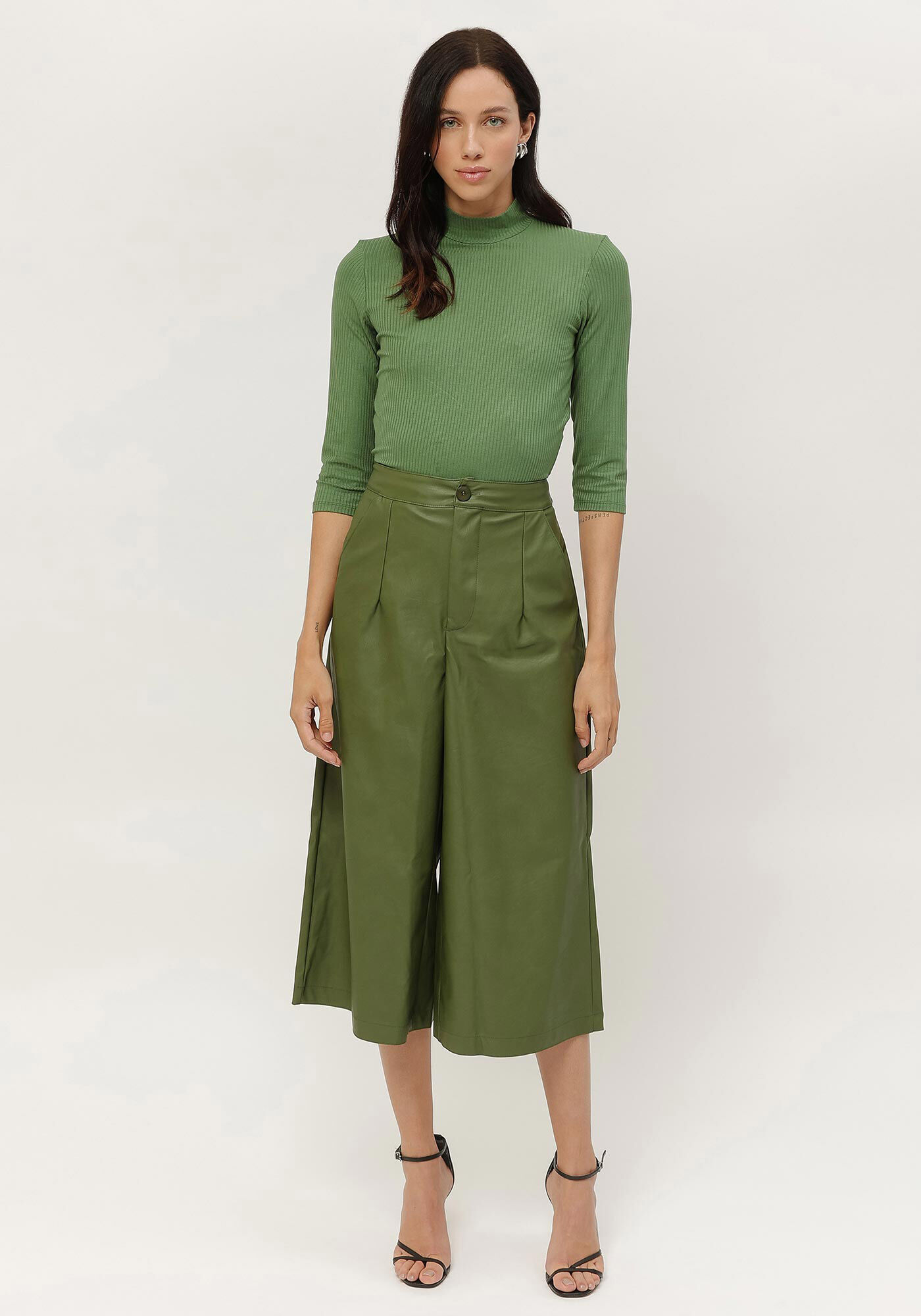 Blusa Manga 3/4 Cropped Canelada com Gola Alta, , large.