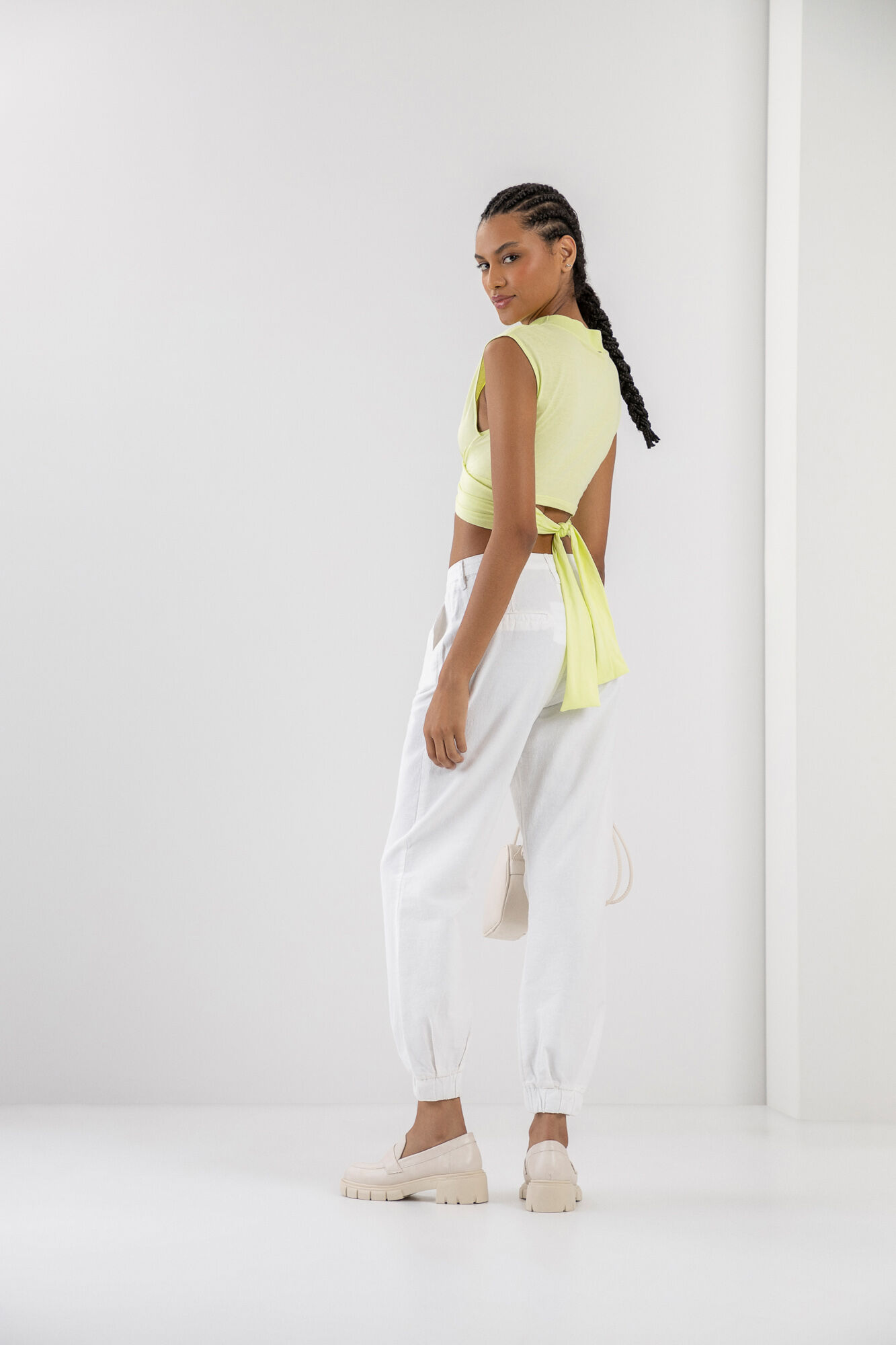 Regata Gola Alta com Recorte Transpassado, AMARELO PINA COLADA, large.