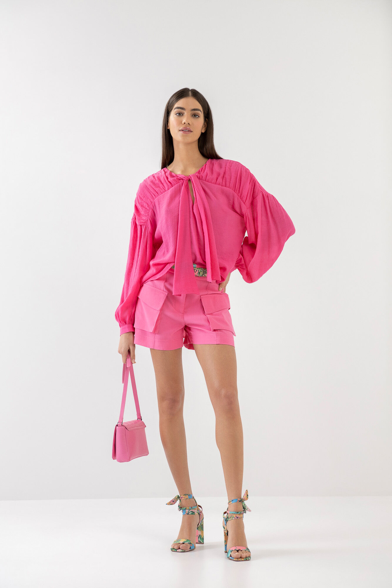 Blusa Manga Longa em Shantung com Franzido Ombros, , large.