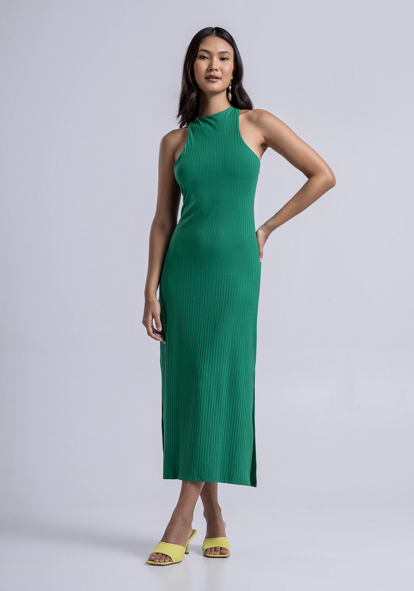Vestido midi justo com fenda outlet na frente