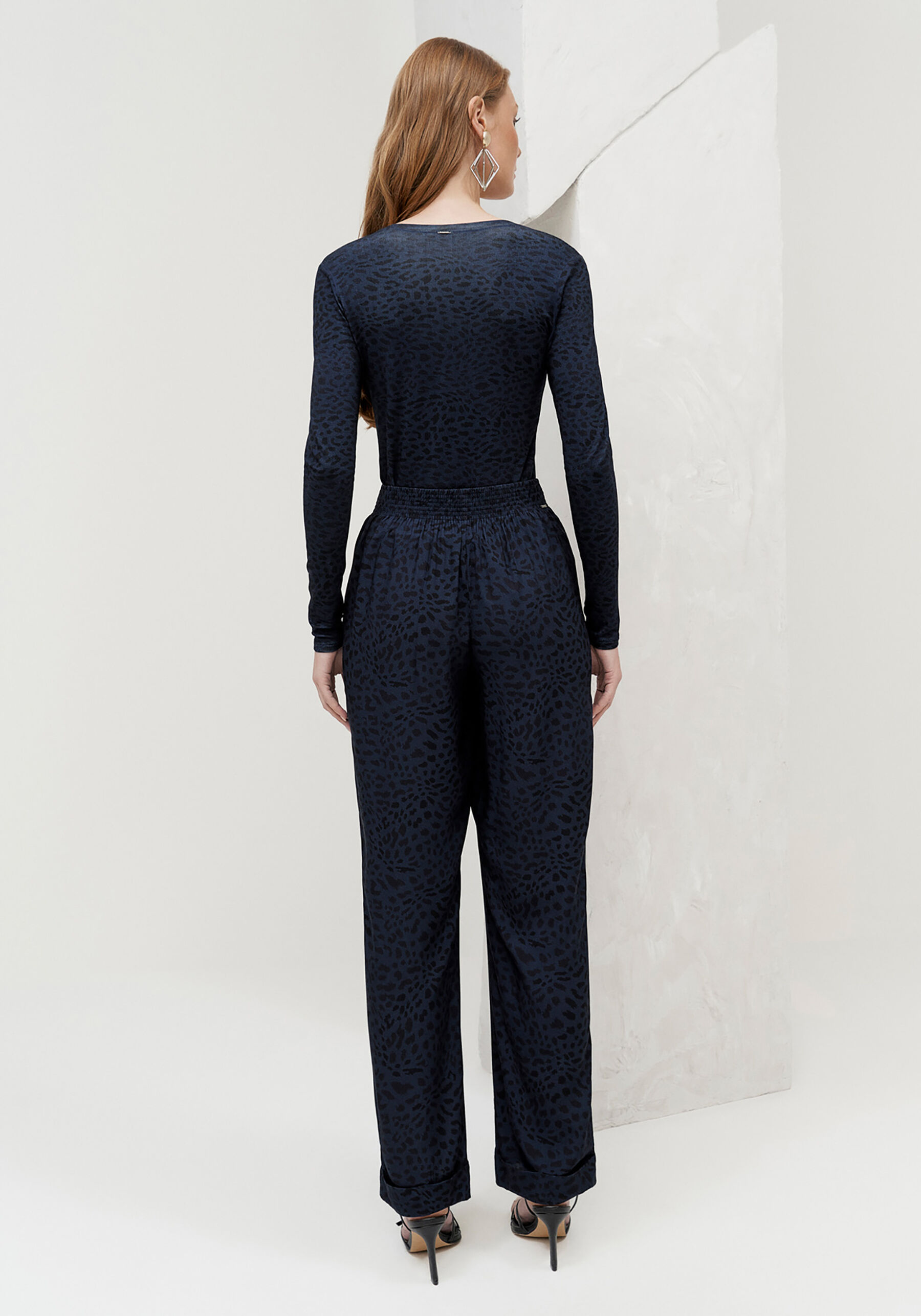 Calça Reta em Viscose Estampada, LEOPARDO. Calça Reta em Viscose Estampada, LEOPARDO, large.