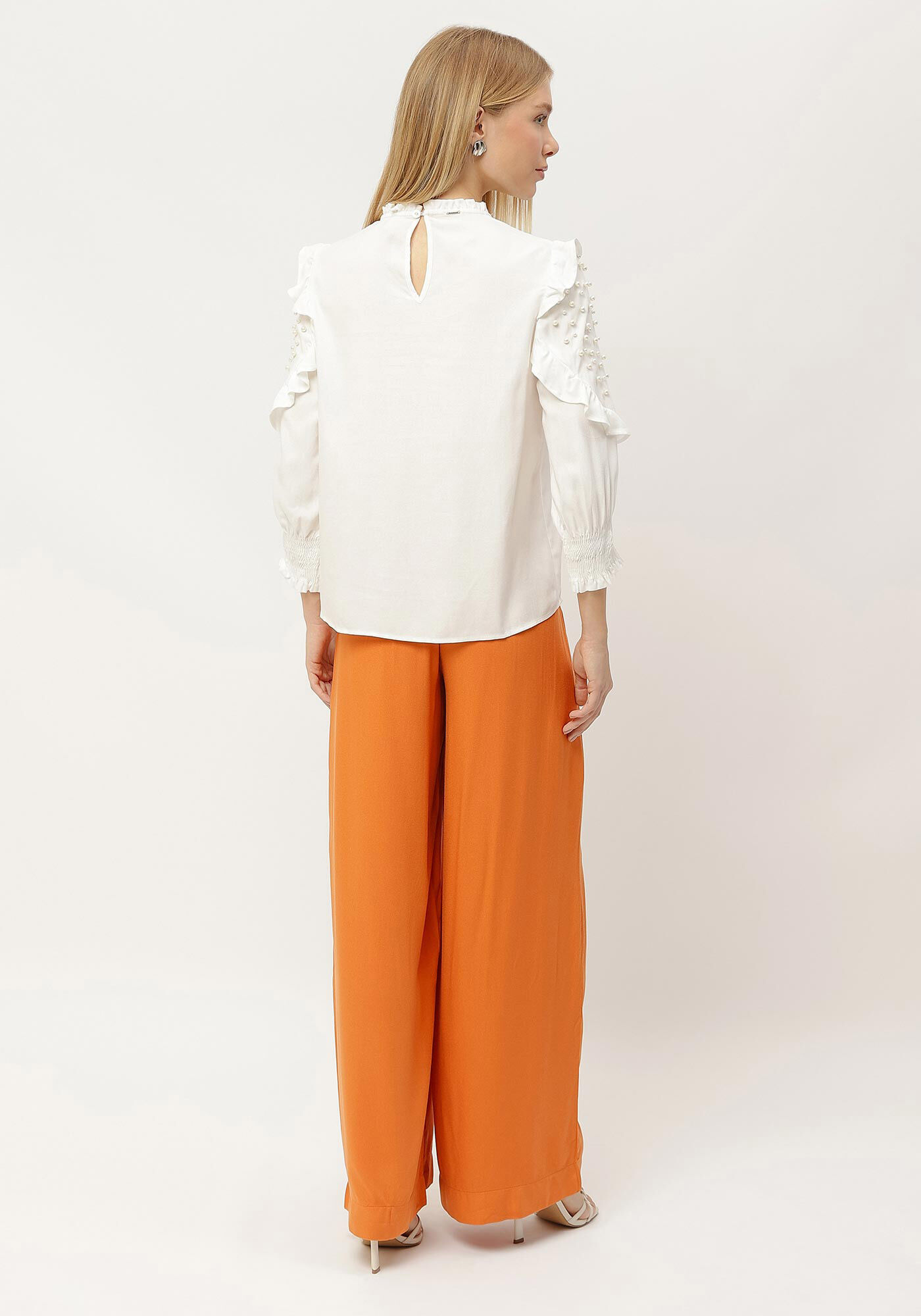 Blusa Manga 3/4 em Crepe com Babado e P&eacute;rolas, , large.