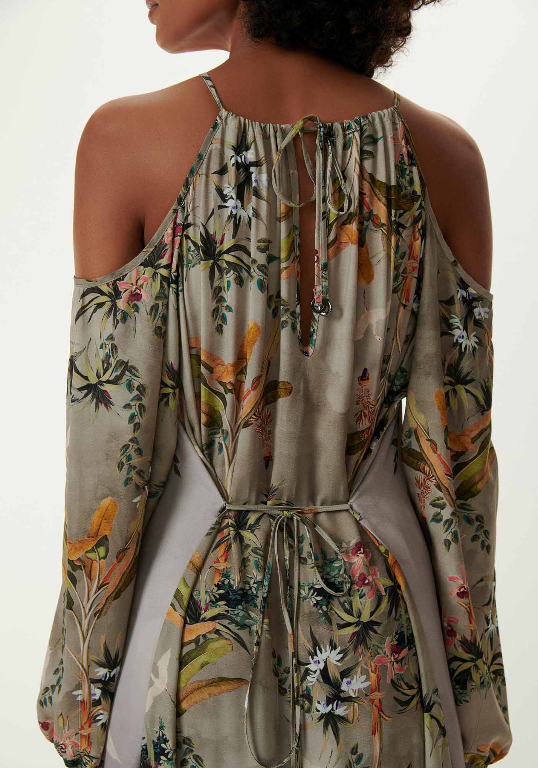 Vestido Longo Manga Longa com Recorte Ombros, RETRATO. Vestido Longo Manga Longa com Recorte Ombros, RETRATO, large.