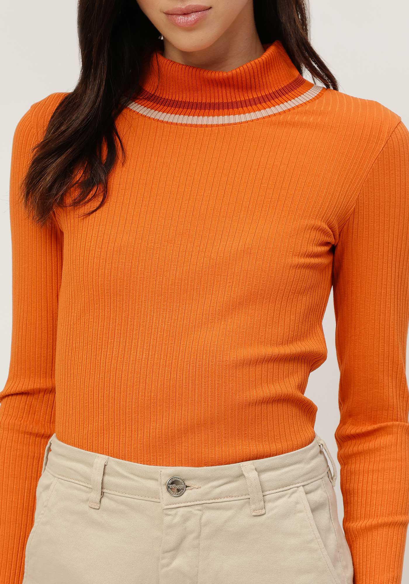 Blusa Manga Longa com Gola Alta em Retil&iacute;nea, , large.