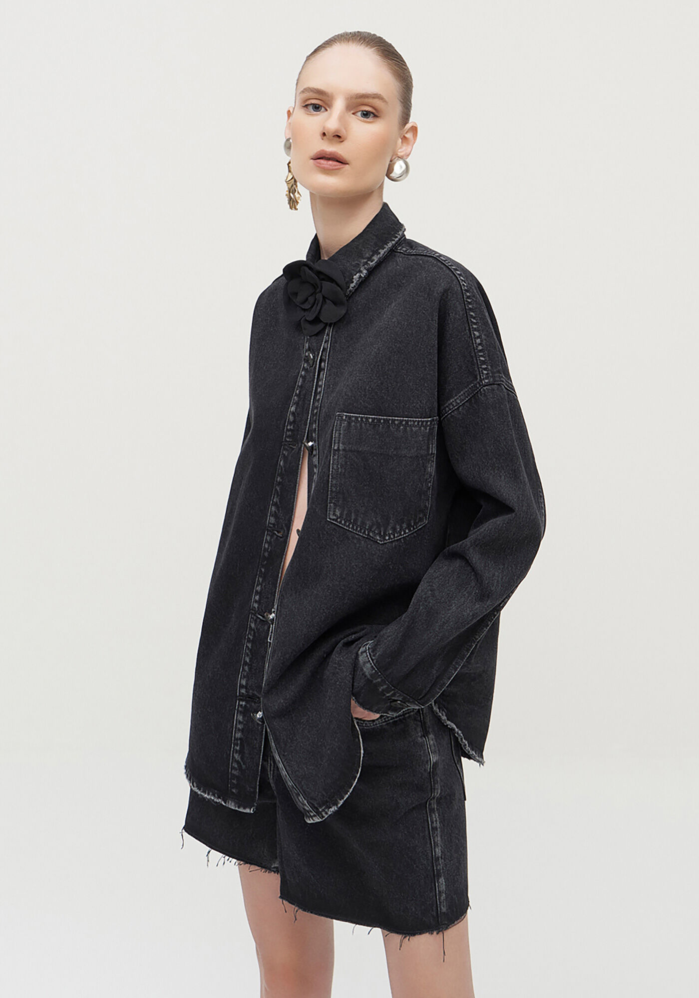 Jaqueta Jeans Preta com Bordado P&aacute;ssaros Costas, , large.