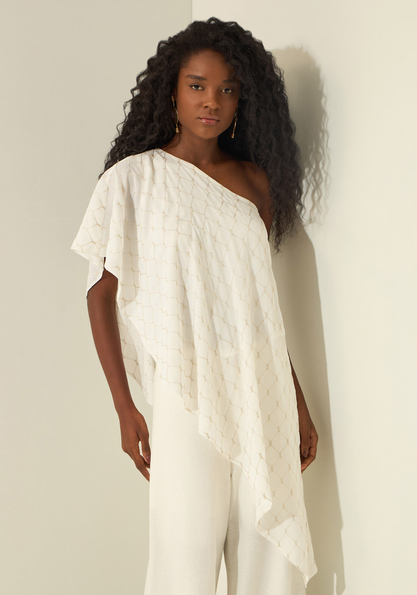 Blusa Assim&eacute;trica De Um Ombro S&oacute; Em Tecido Bordado, BRANCO OFF WHITE, large.