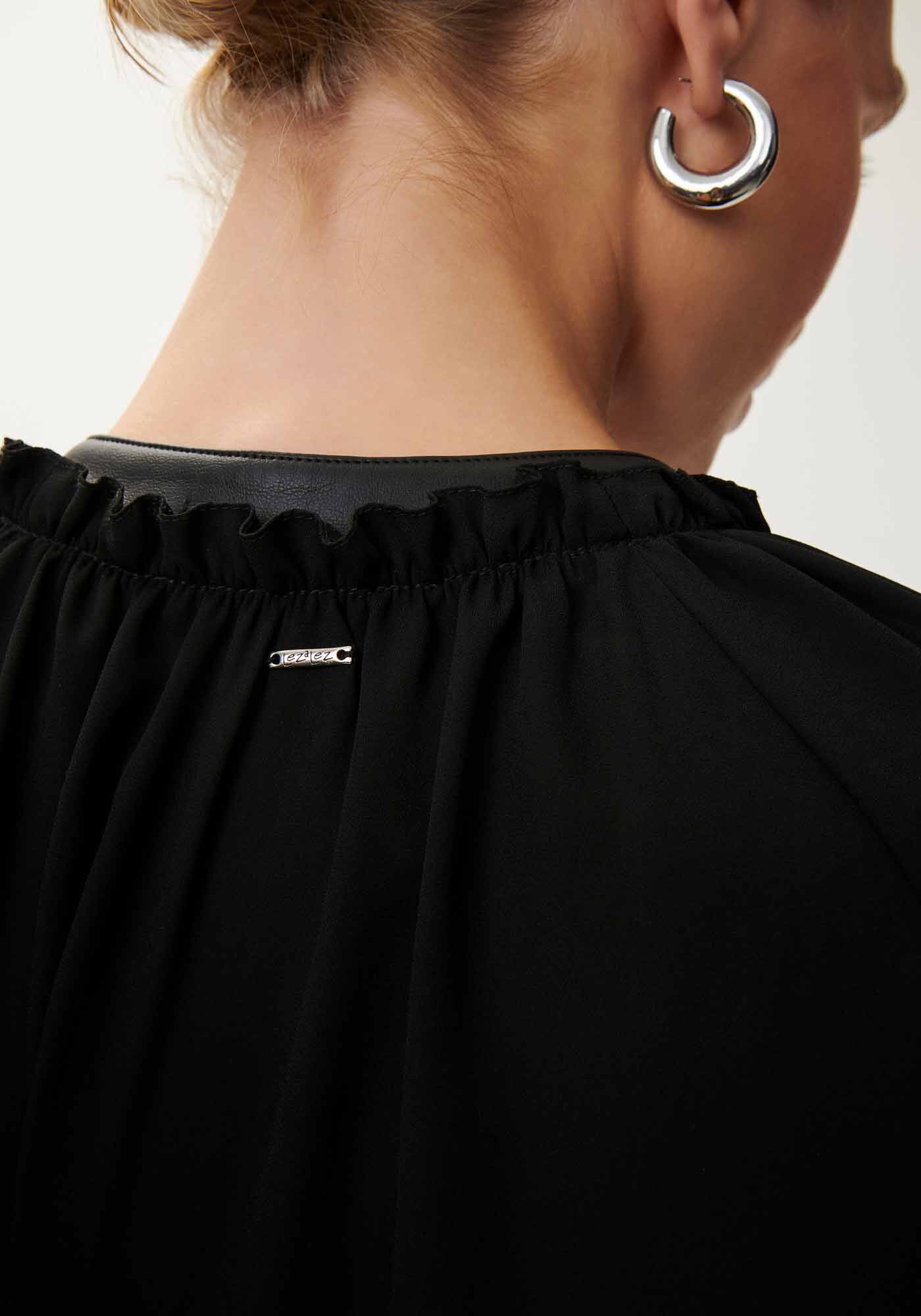 Blusa Manga Longa Ampla em Crepe com Gola PU, , large.