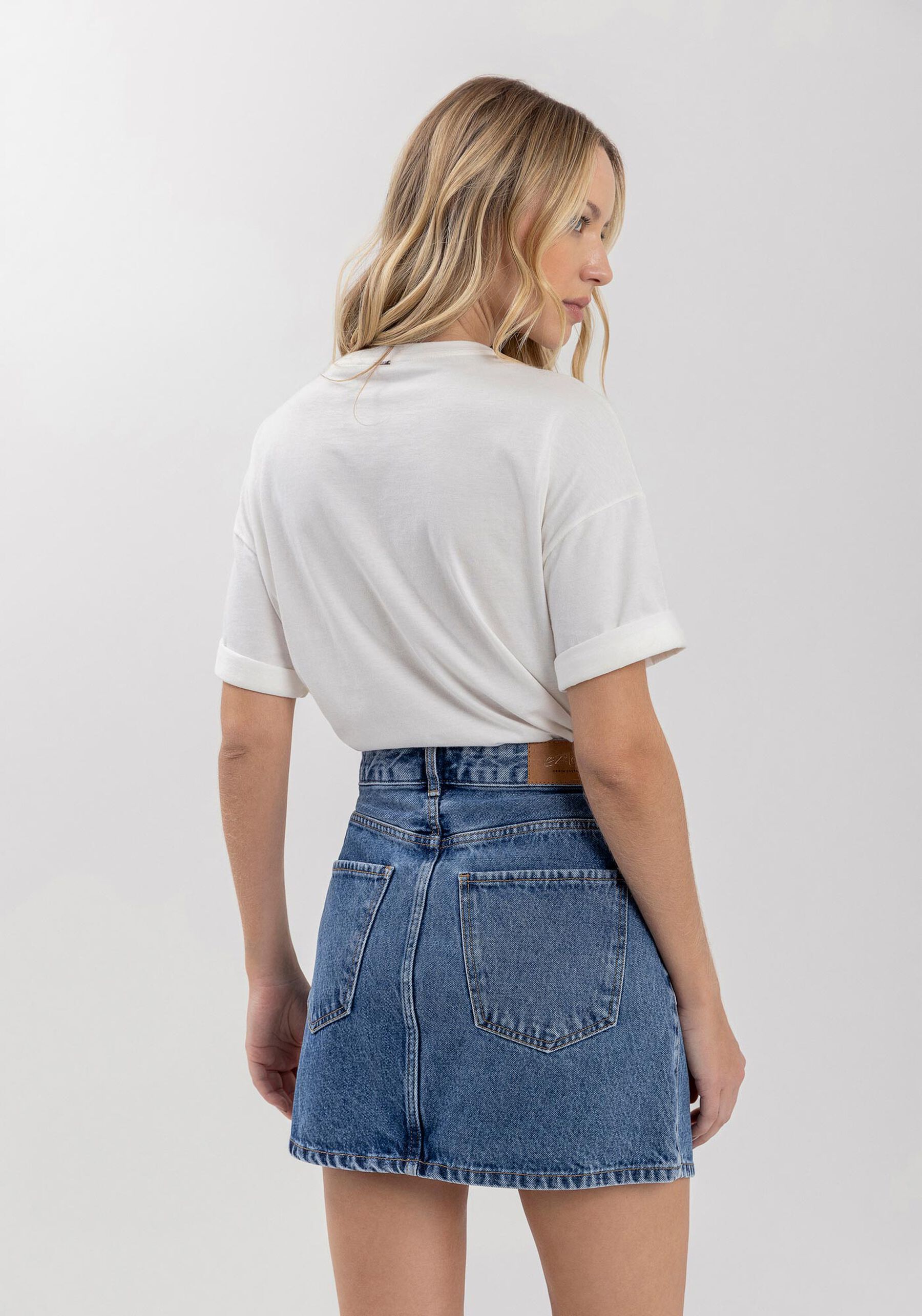 Saia Jeans Curta Básica Com Bolsos E Cintura Alta, JEANS. Saia Jeans Curta Básica Com Bolsos E Cintura Alta, JEANS, large.