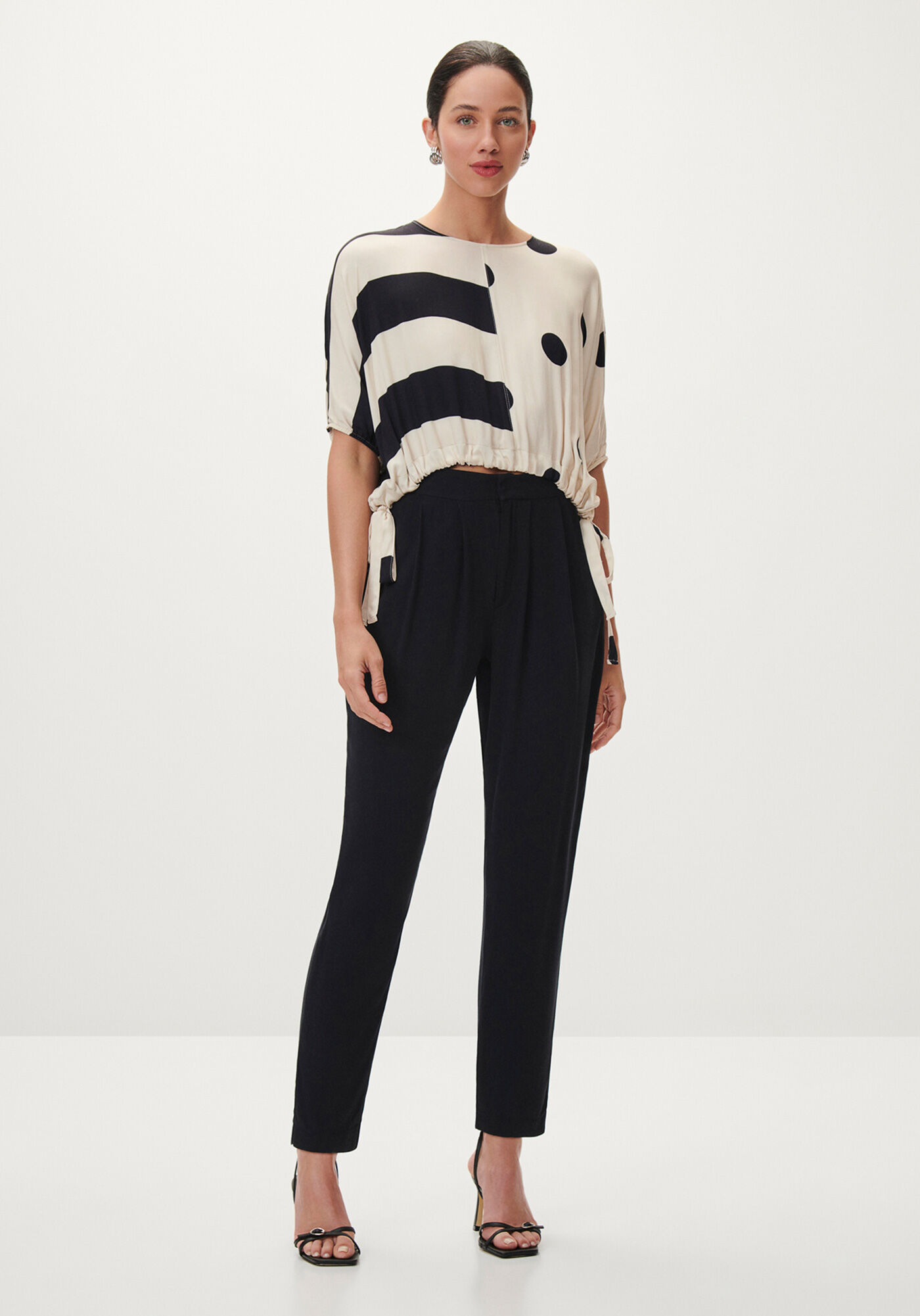 Blusa Cropped em Viscose com Amarra&ccedil;&atilde;o Barra, CARROSSEL, large.