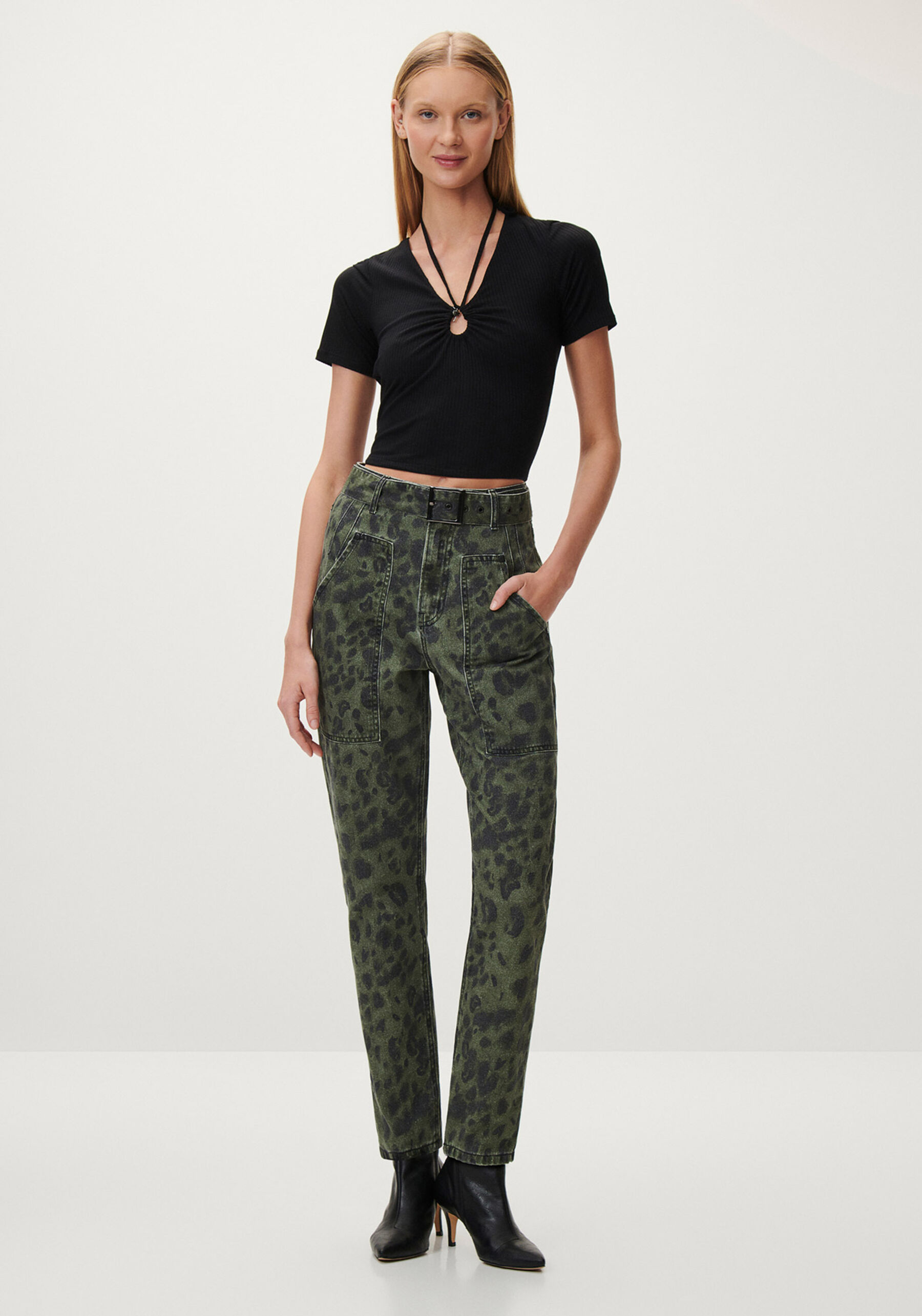 Blusa Canelada com Amarração Decote, PRETO REATIVO. Blusa Canelada com Amarração Decote, PRETO REATIVO, large.