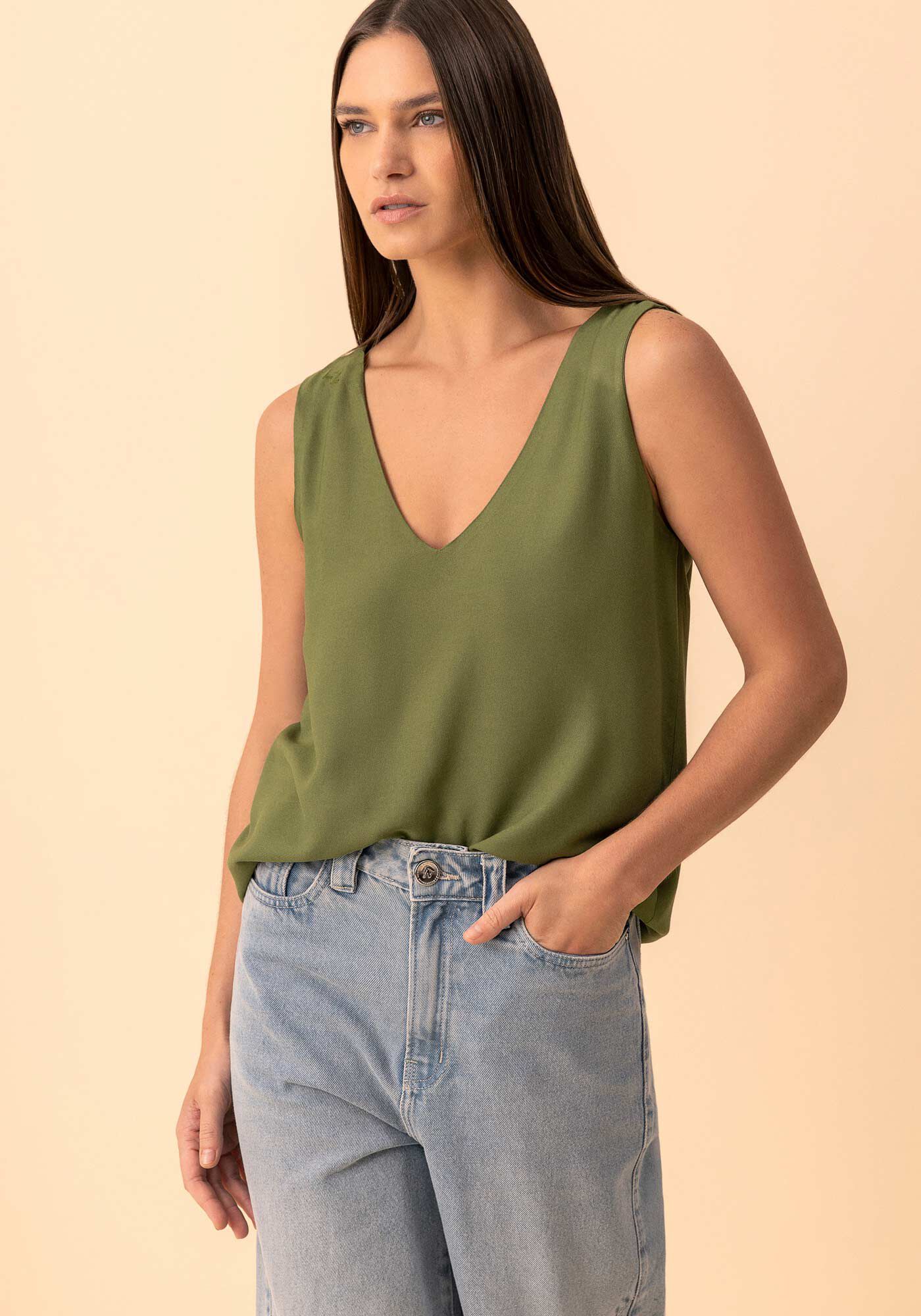 Blusa Regata Solta Com Decote Em V Em Viscose Respons&aacute;vel, VERDE FLORENA, large.